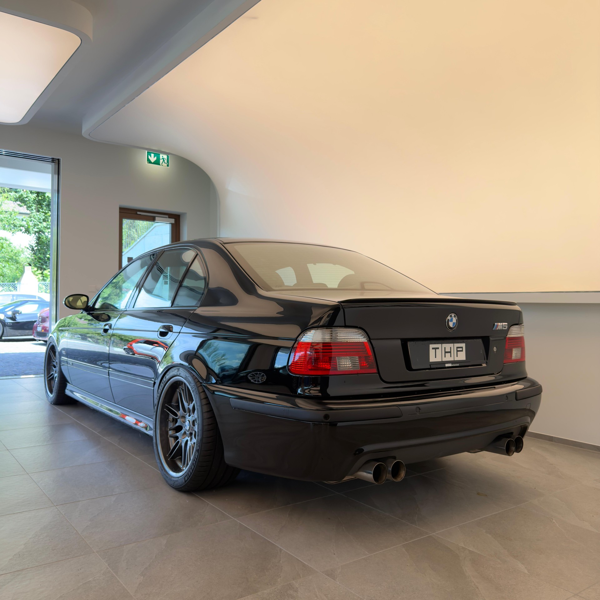 BMW M5-image-2