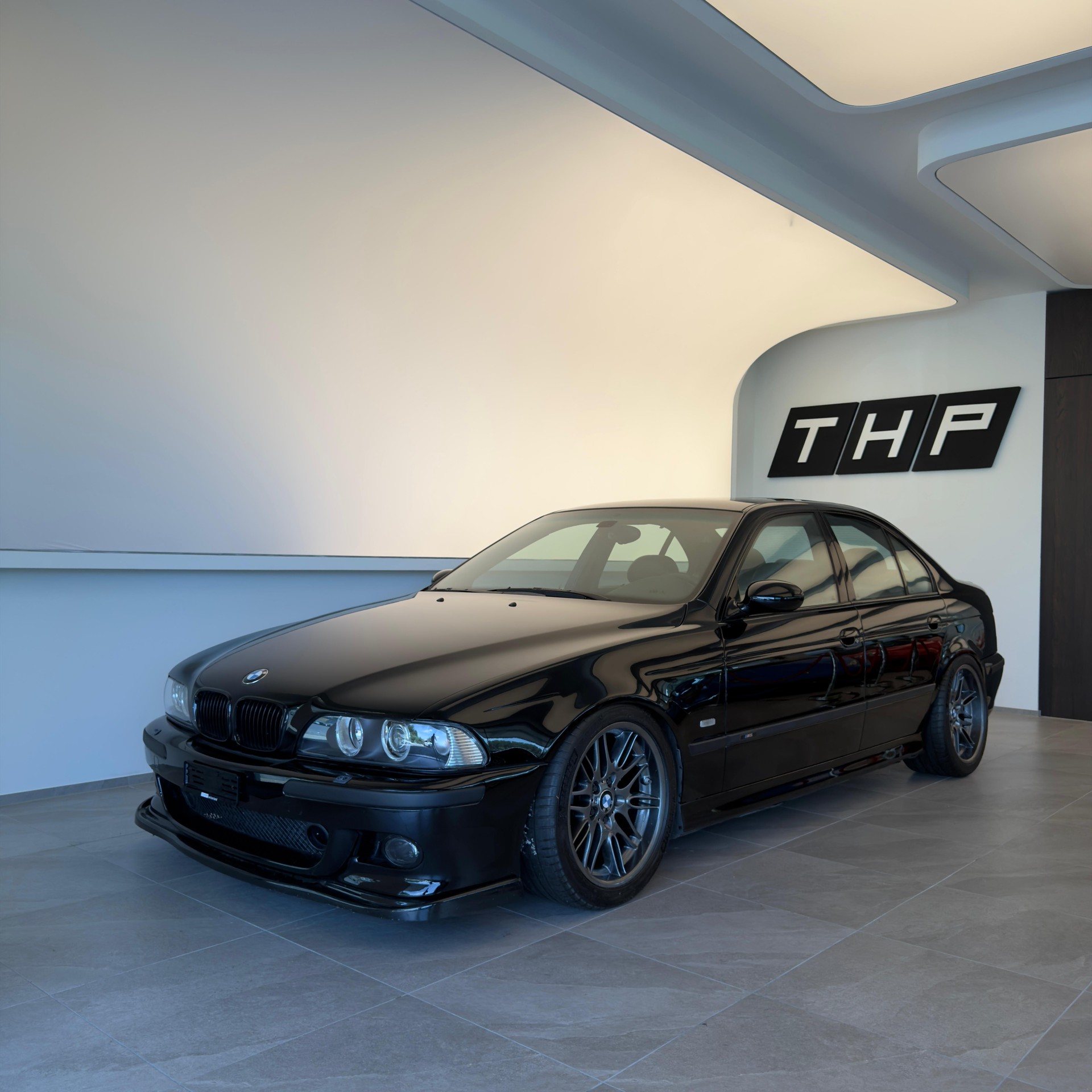 BMW M5-image-0