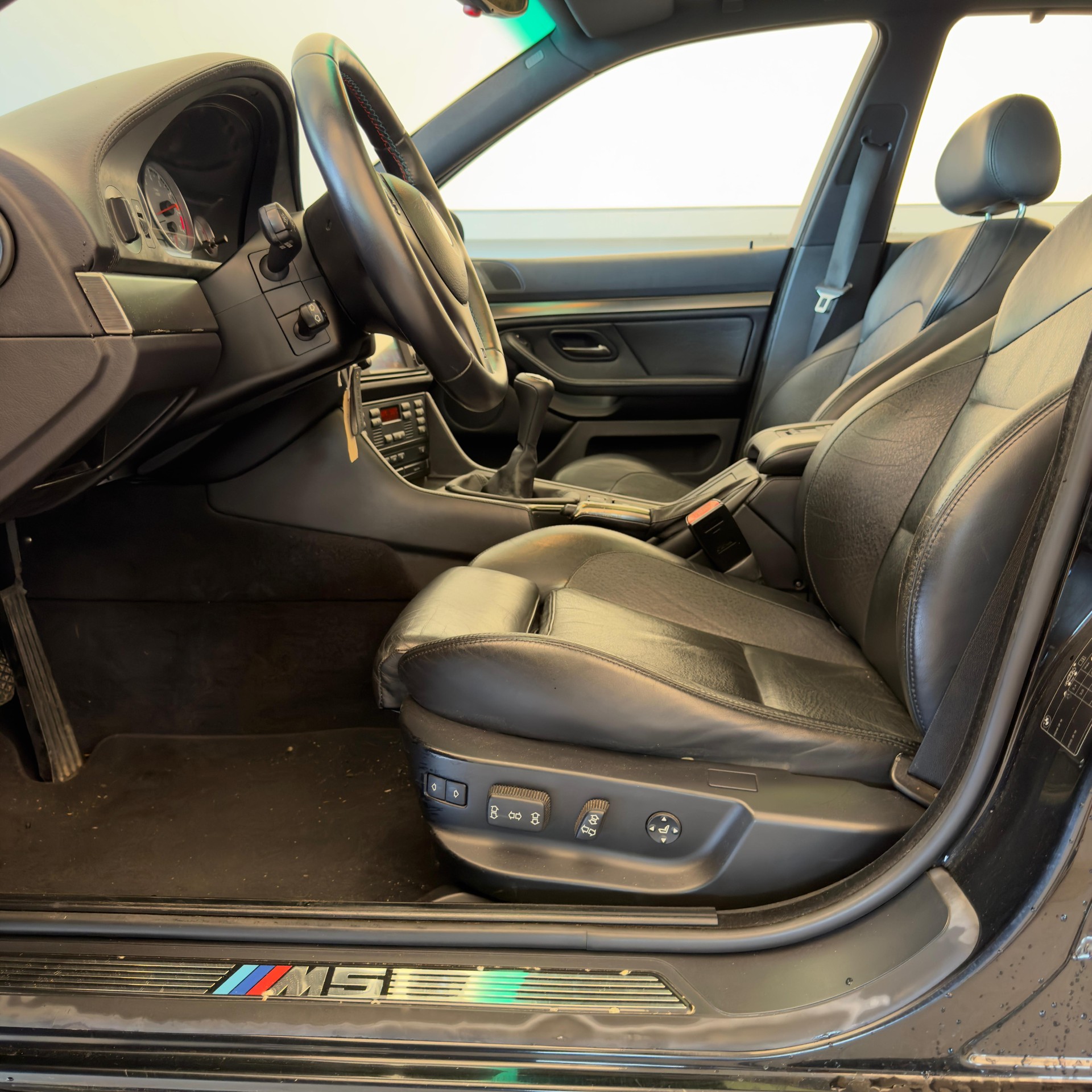 BMW M5-image-10