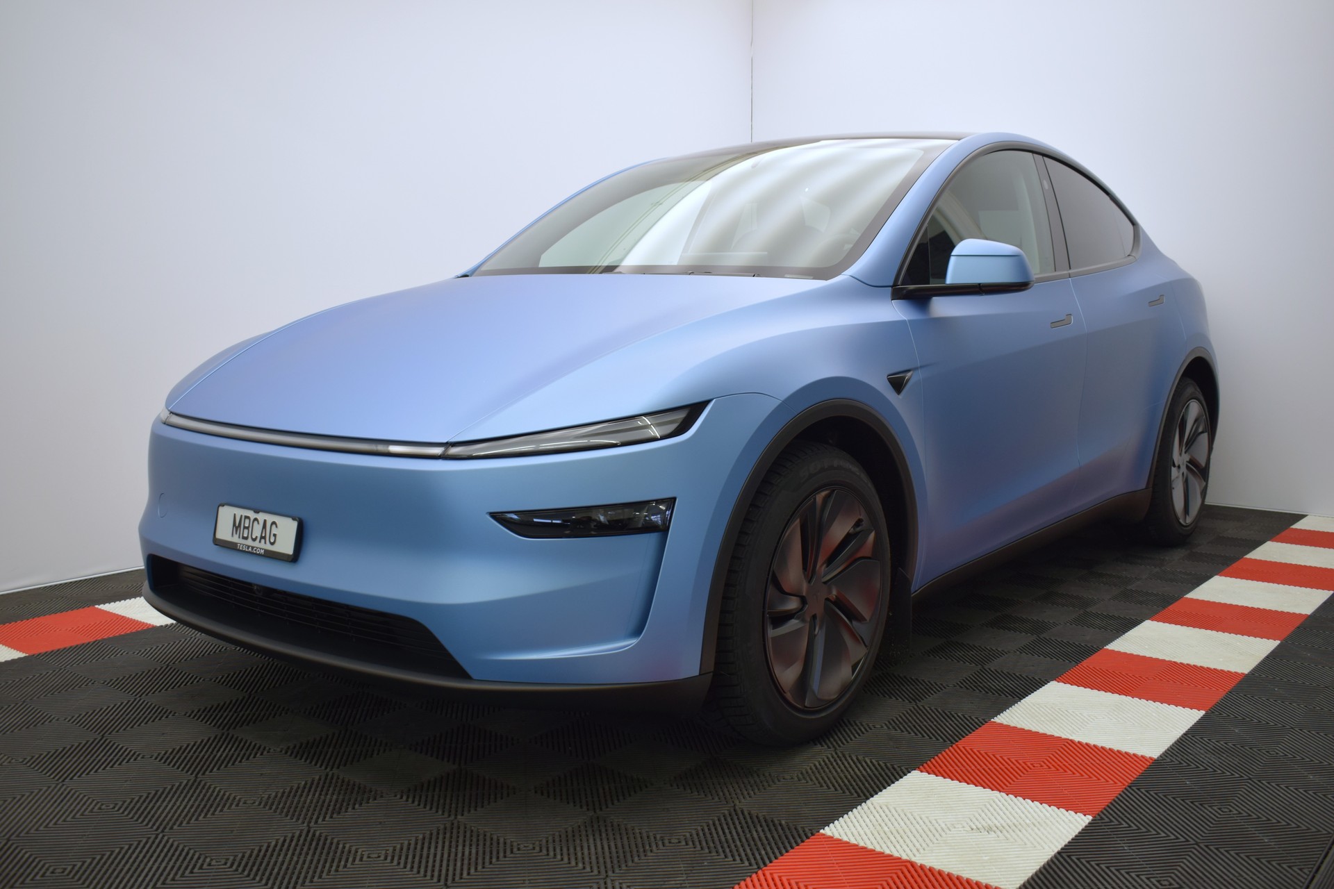TESLA Model Y Premium Long Range AWD, Frosty Blue Matt, Made in Berlin-image-1
