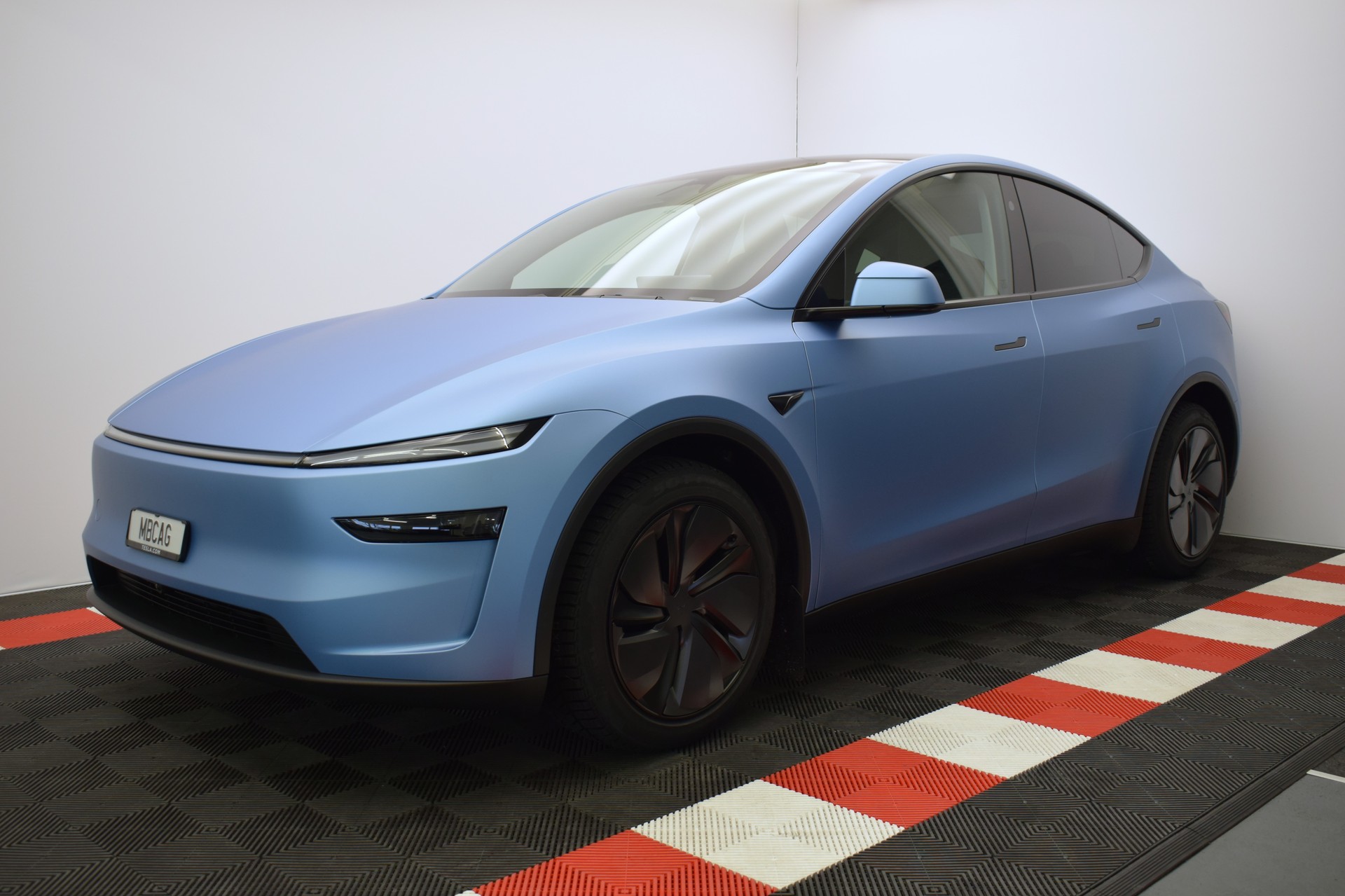 TESLA Model Y Premium Long Range AWD, Frosty Blue Matt, Made in Berlin-image-4