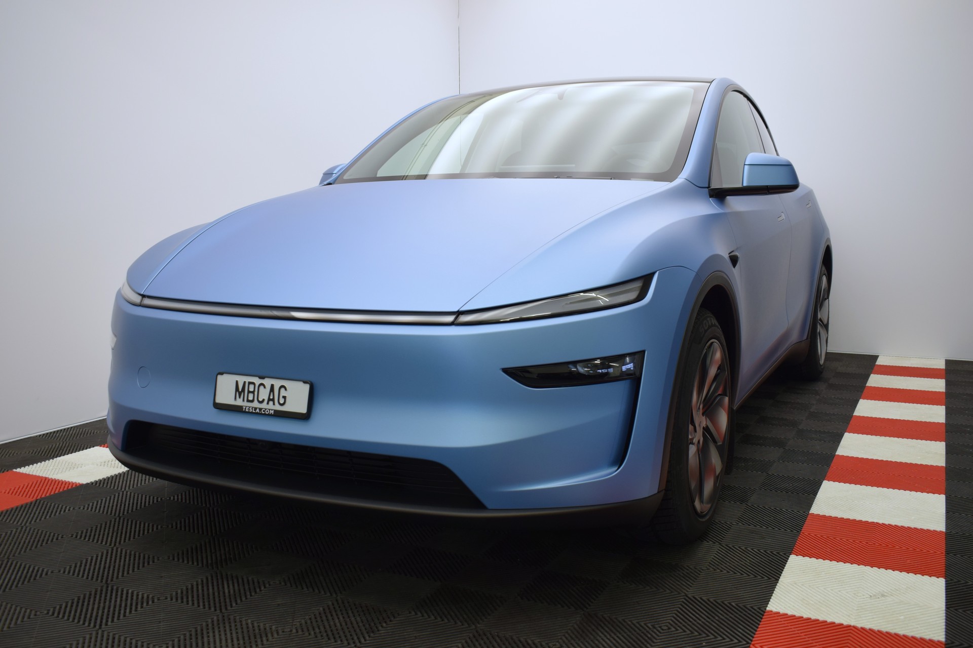 TESLA Model Y Premium Long Range AWD, Frosty Blue Matt, Made in Berlin-image-3
