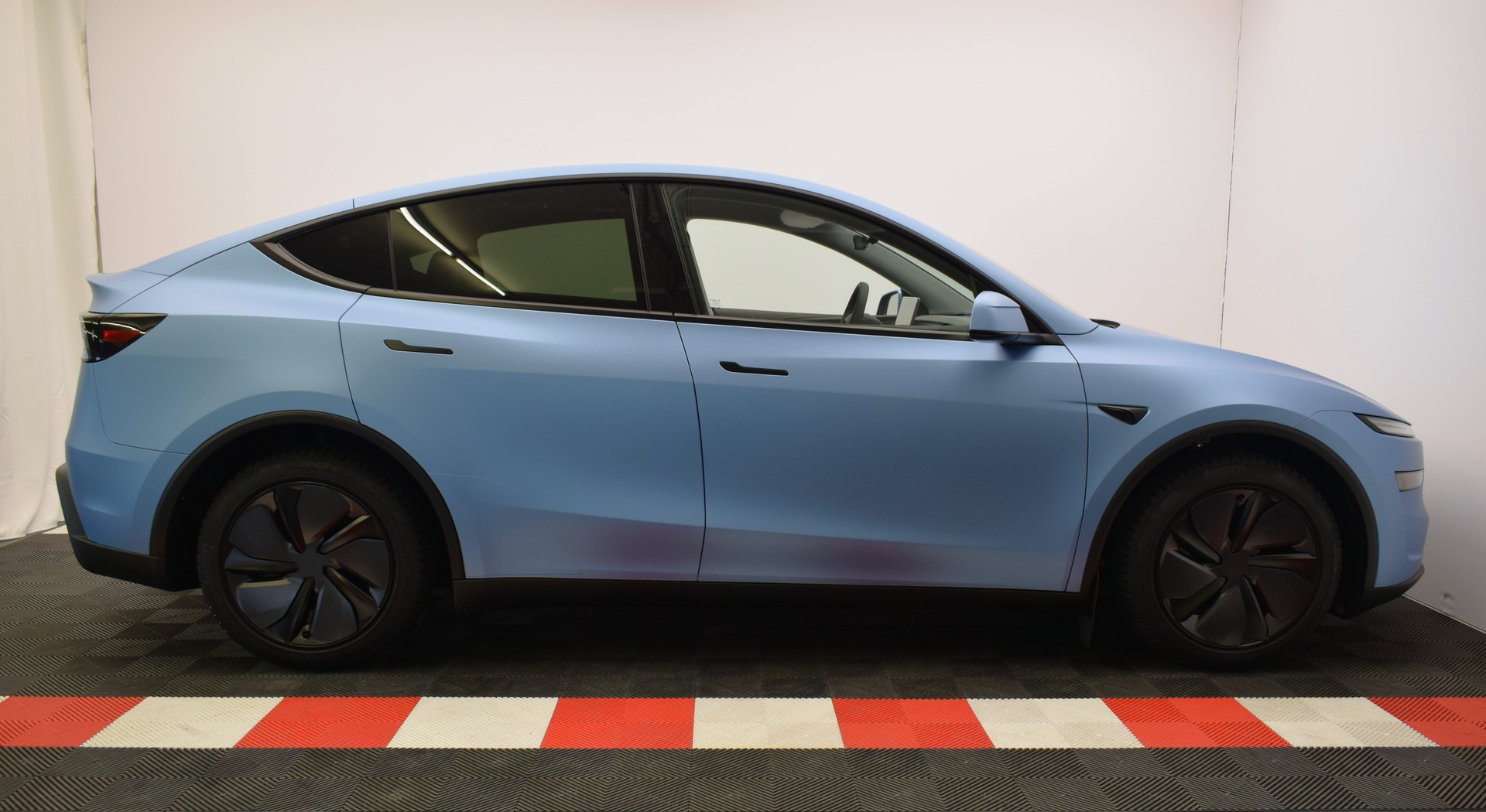 TESLA Model Y Premium Long Range AWD, Frosty Blue Matt, Made in Berlin-image-12