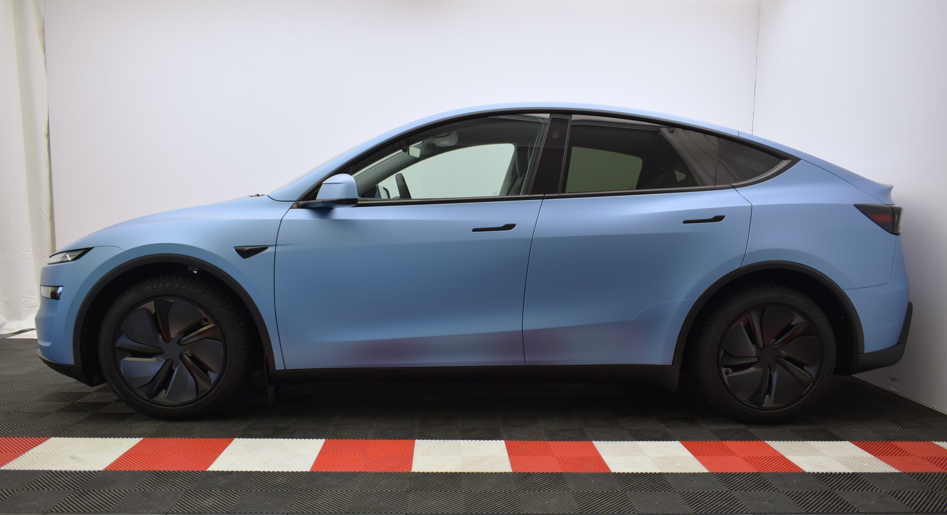 TESLA Model Y Premium Long Range AWD, Frosty Blue Matt, Made in Berlin-image-6