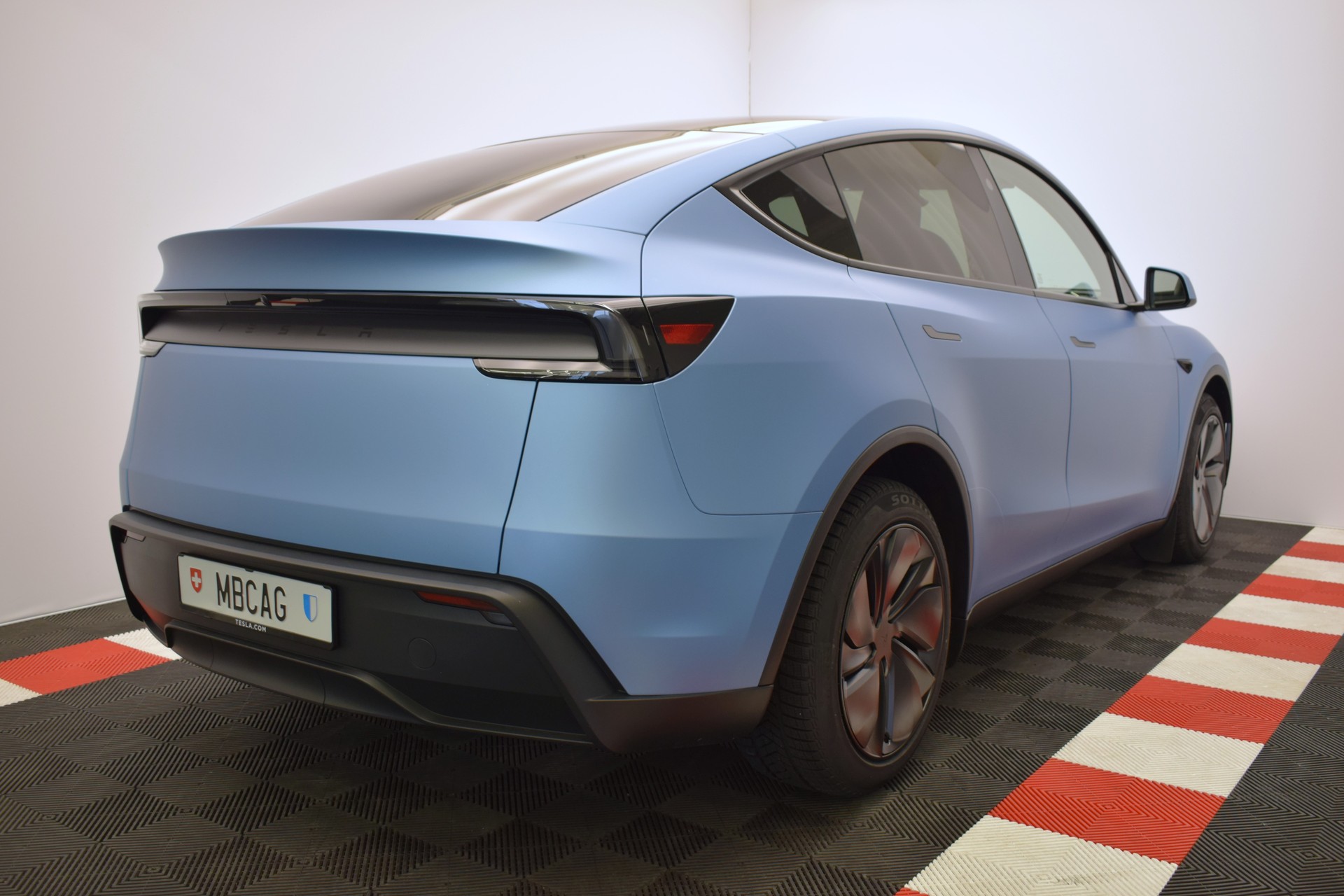 TESLA Model Y Premium Long Range AWD, Frosty Blue Matt, Made in Berlin-image-10