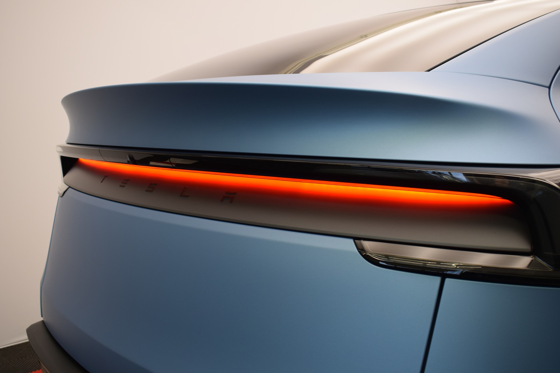 TESLA Model Y Premium Long Range AWD, Frosty Blue Matt, Made in Berlin-image-8