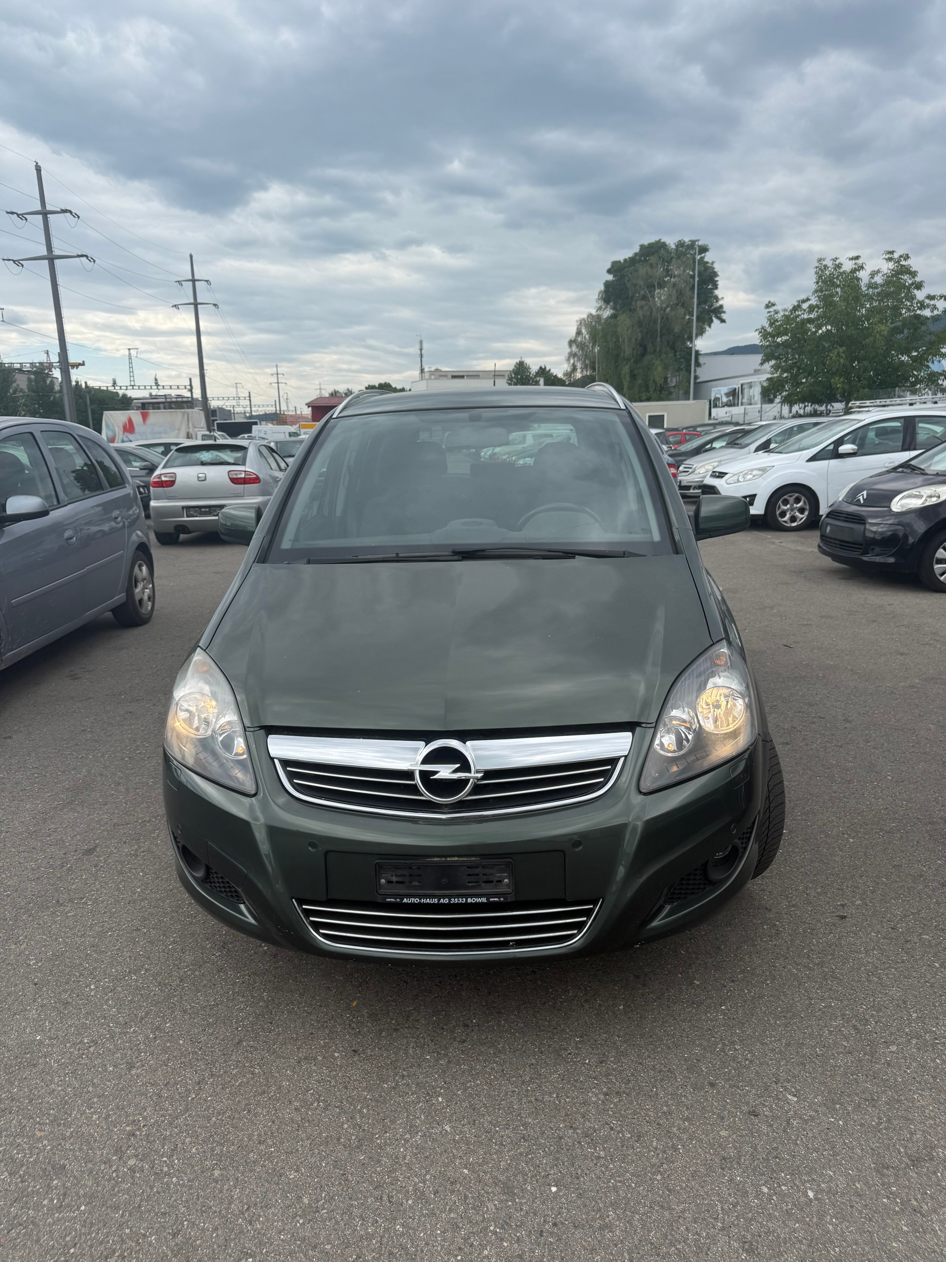 OPEL Zafira 2.2i 16V Cosmo Automatic-image-0