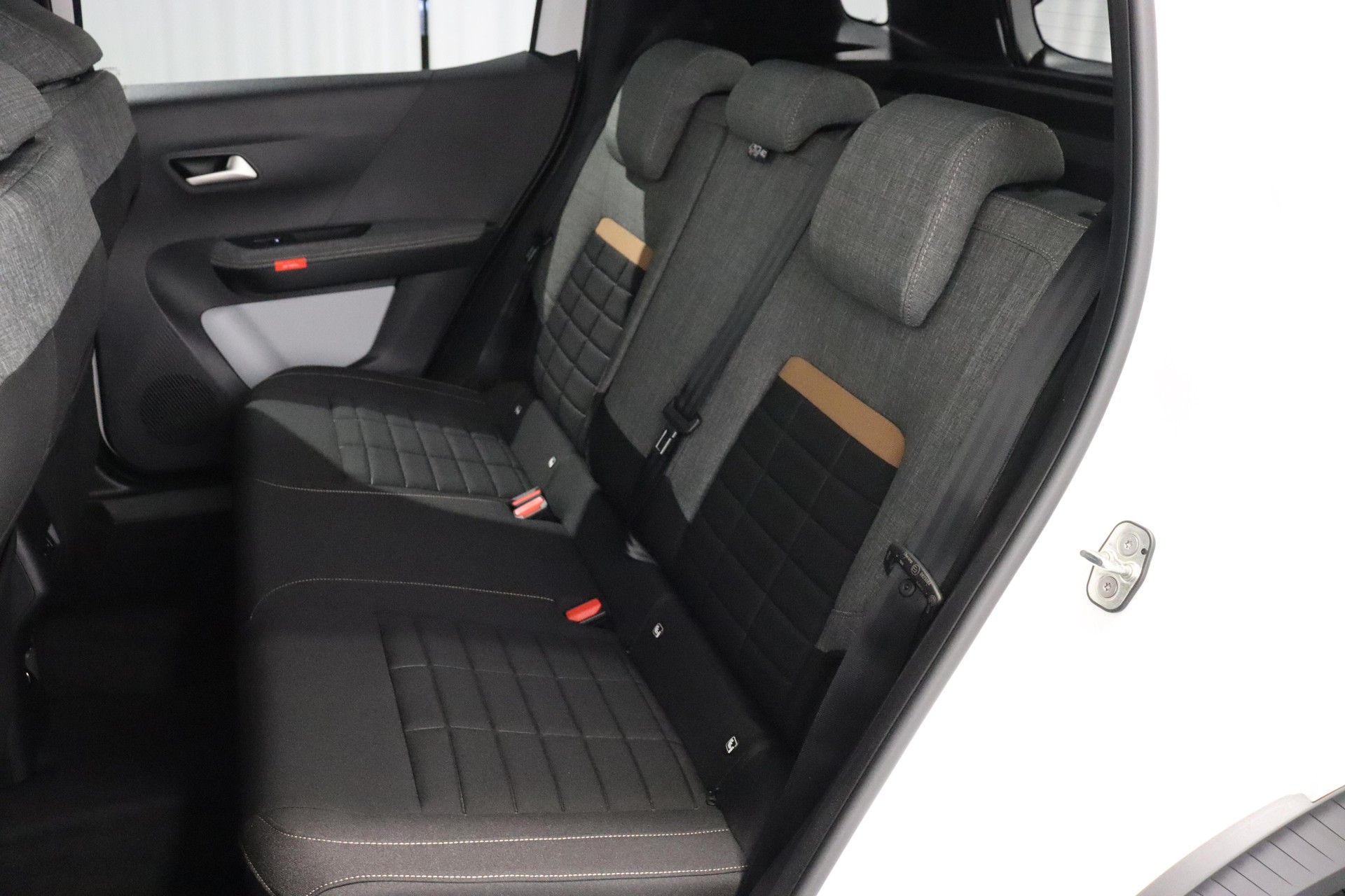 CITROEN C3 Aircross 1.2 Hybrid Plus-image-4