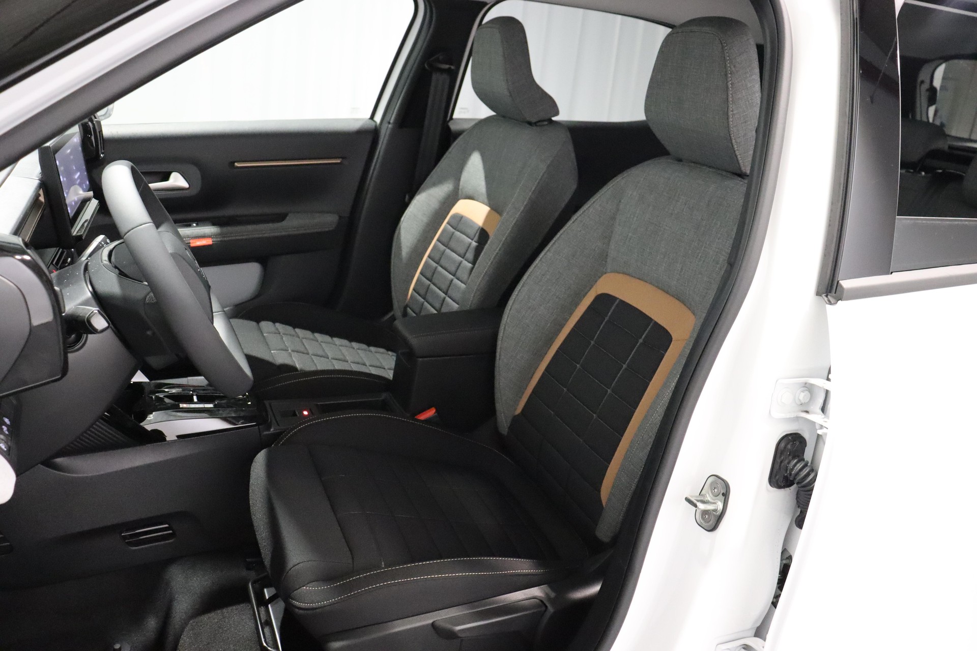 CITROEN C3 Aircross 1.2 Hybrid Plus-showroom-element-3