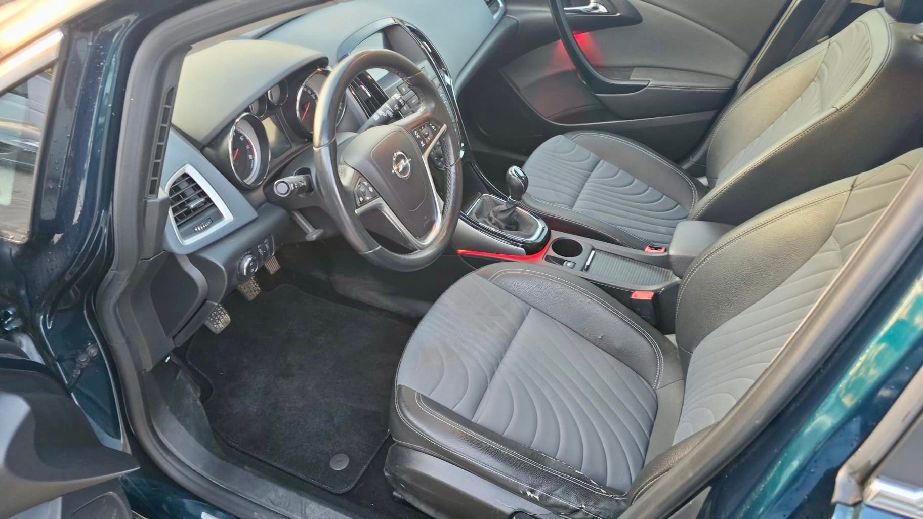 OPEL Astra SportsTourer 1.4i 16V Turbo Sport-image-10
