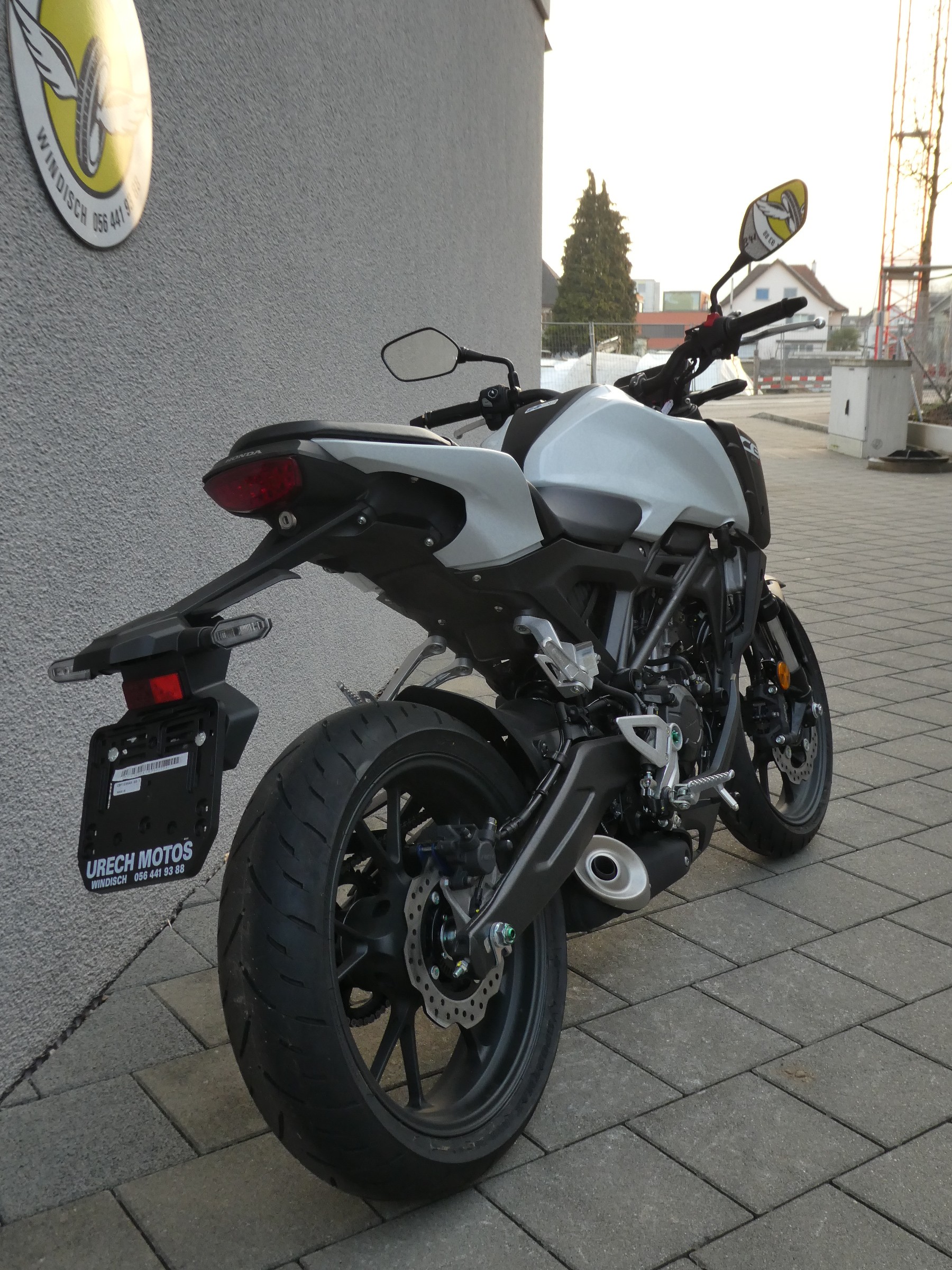 HONDA CB 125 R-showroom-element-2