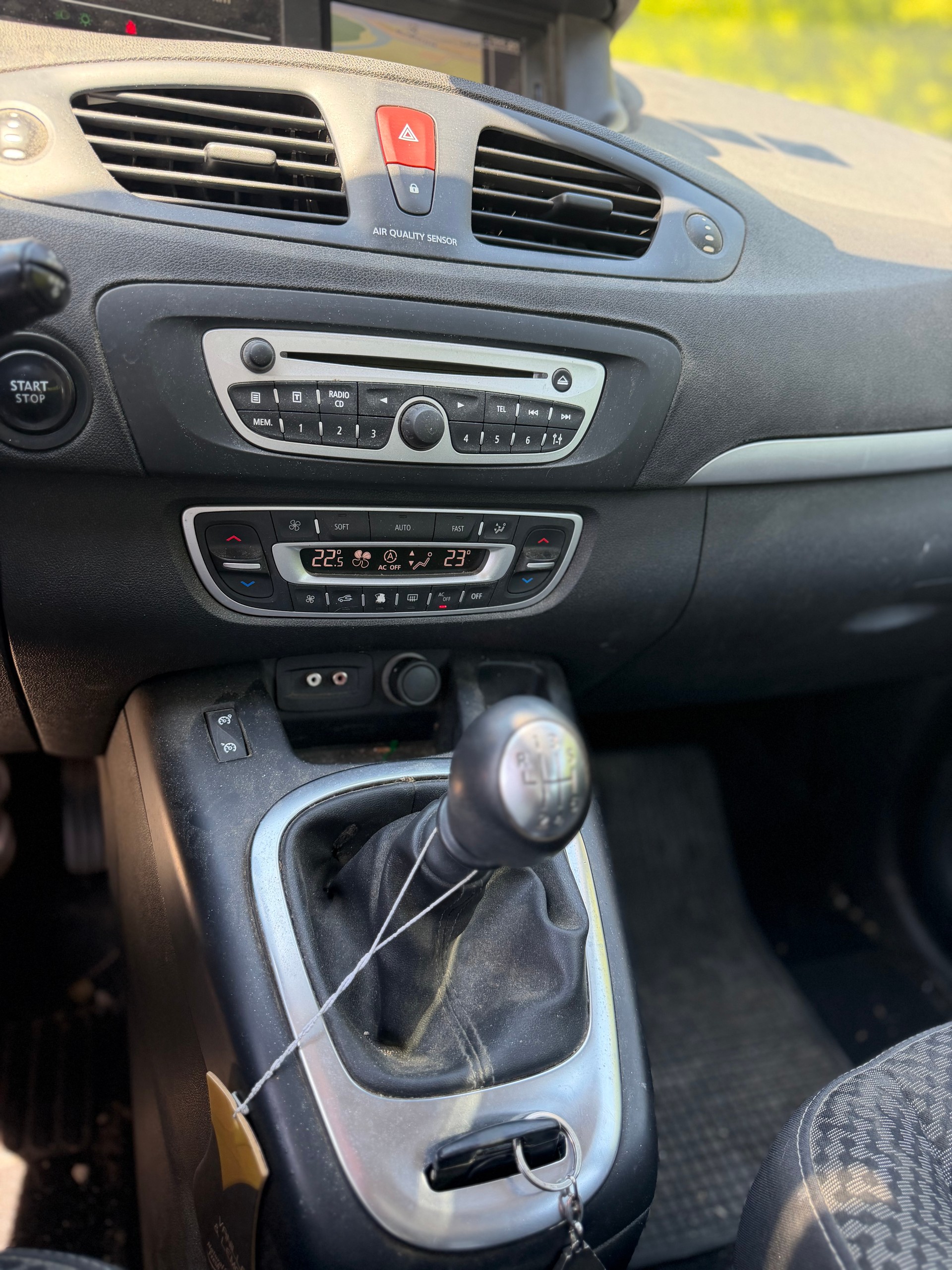 RENAULT Scénic 1.5 dCi Expression-image-12