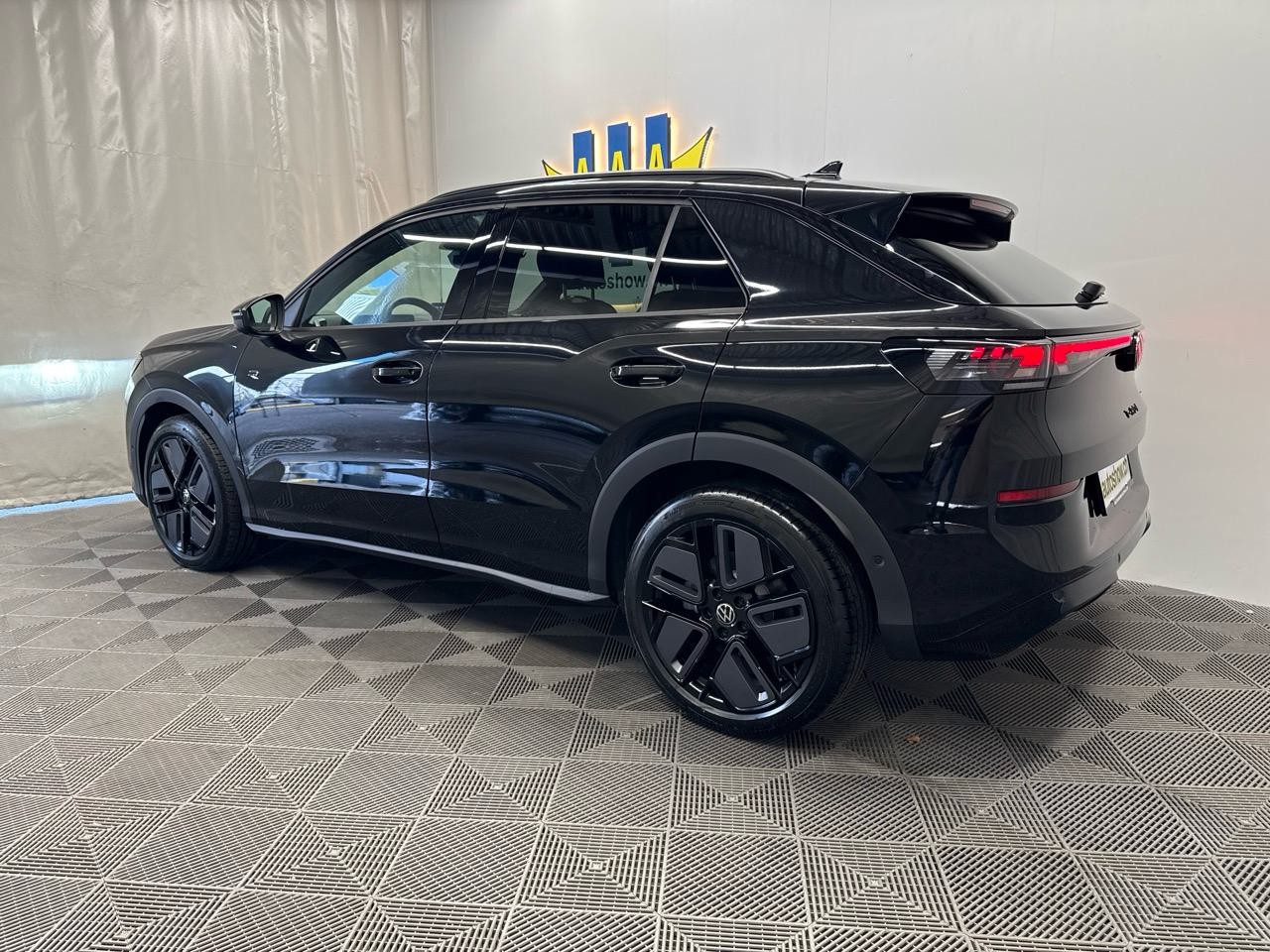 VW T-Roc 1.5 eTSI mHEV R-Line DSG-image-1