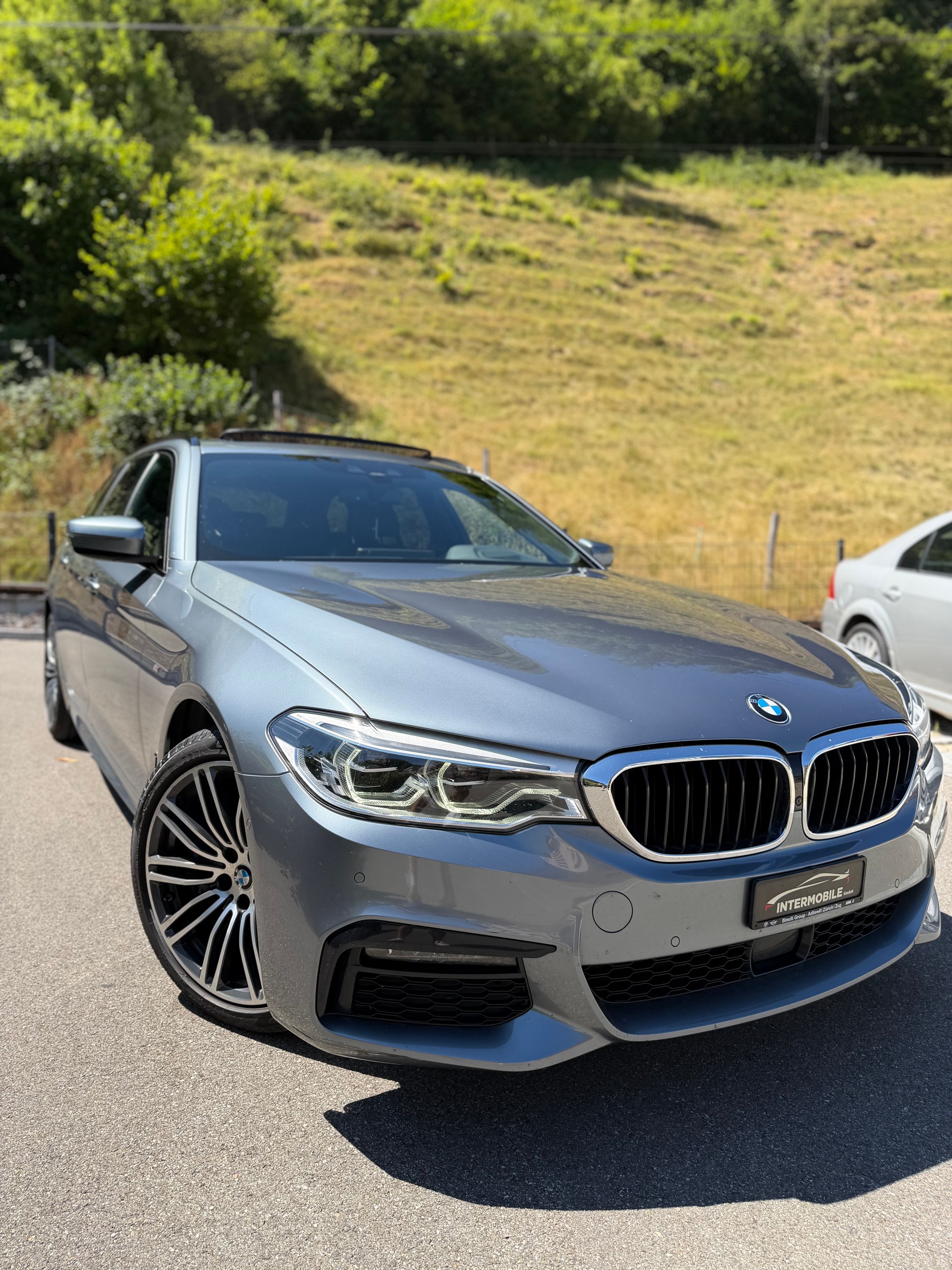 BMW 540i xDrive Touring Steptronic-image-4