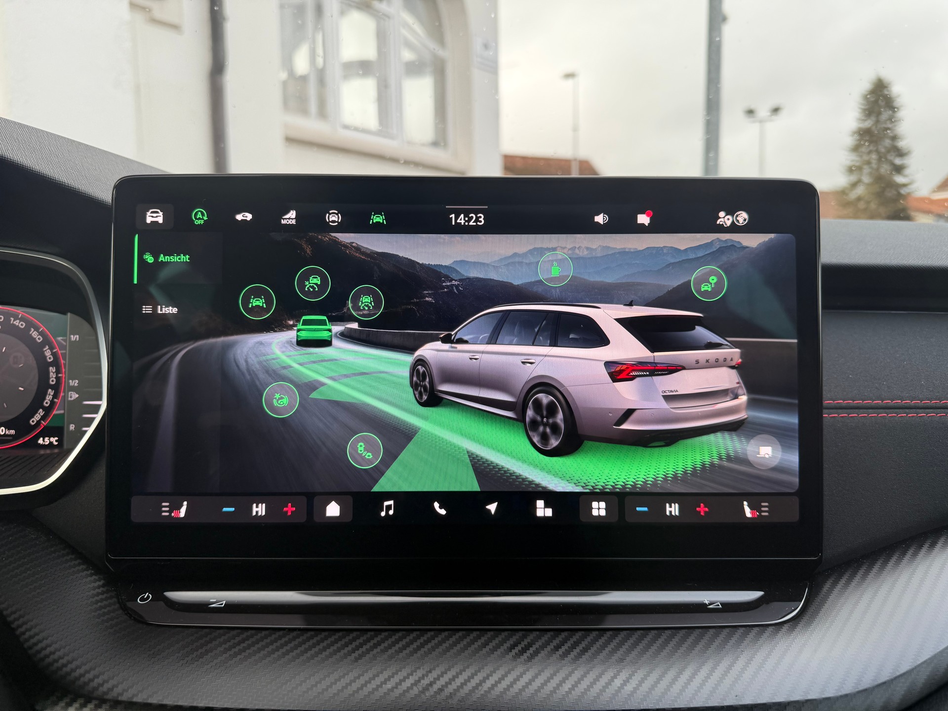 SKODA Octavia Combi 2.0 TSI RS DSG-image-15
