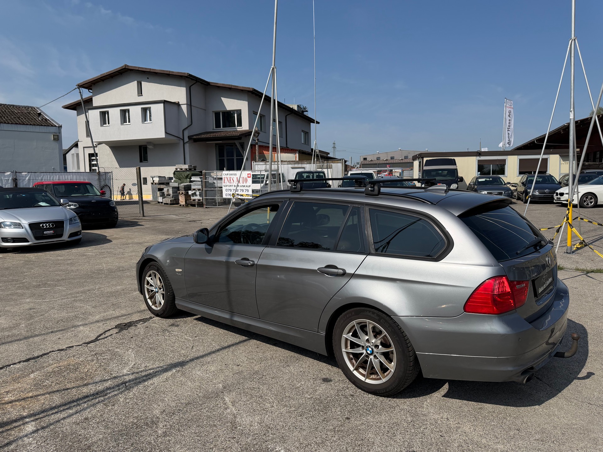 BMW 320d xDrive Touring-image-9