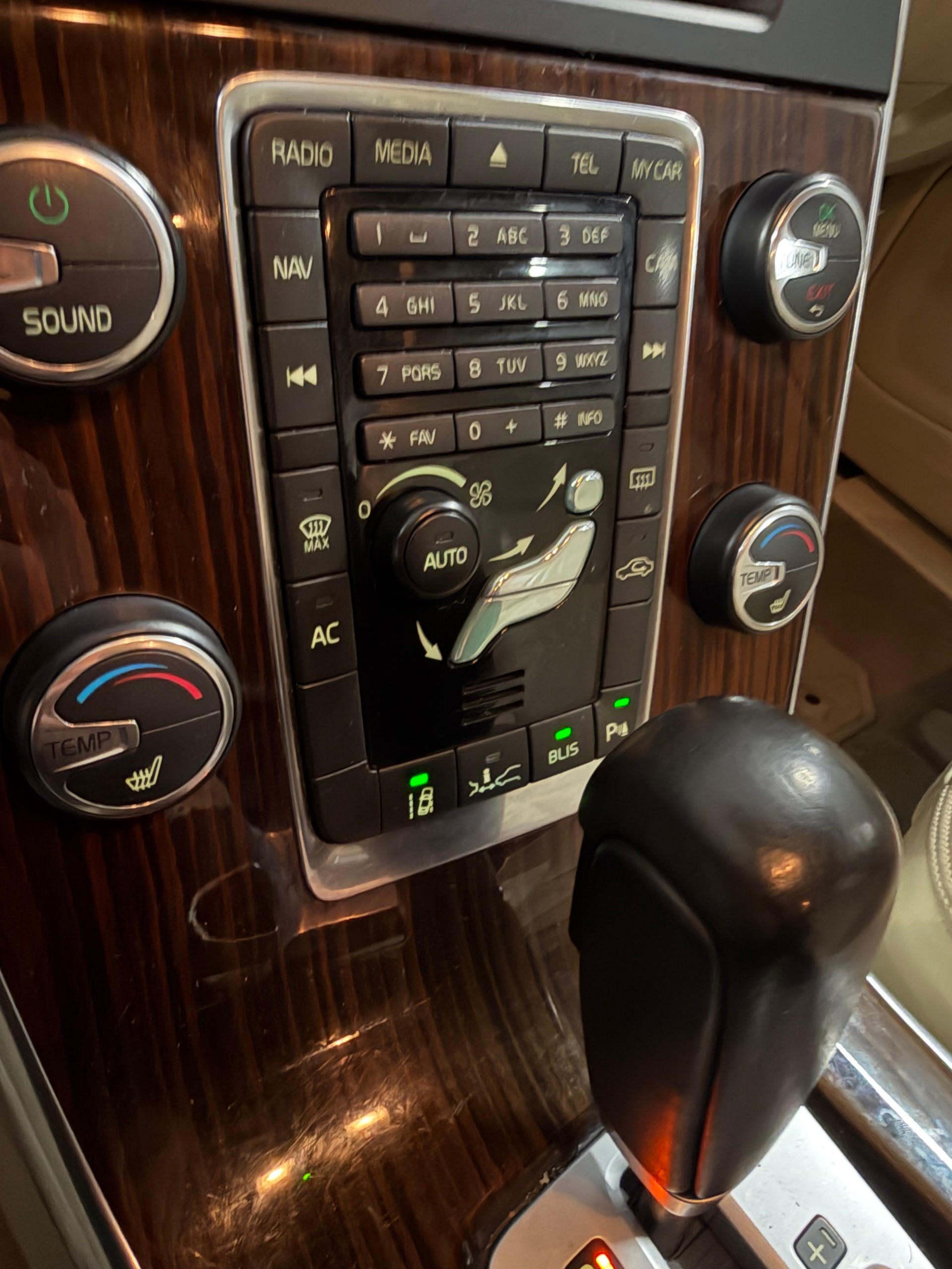 VOLVO S60 T4 Kinetic Powershift-image-13