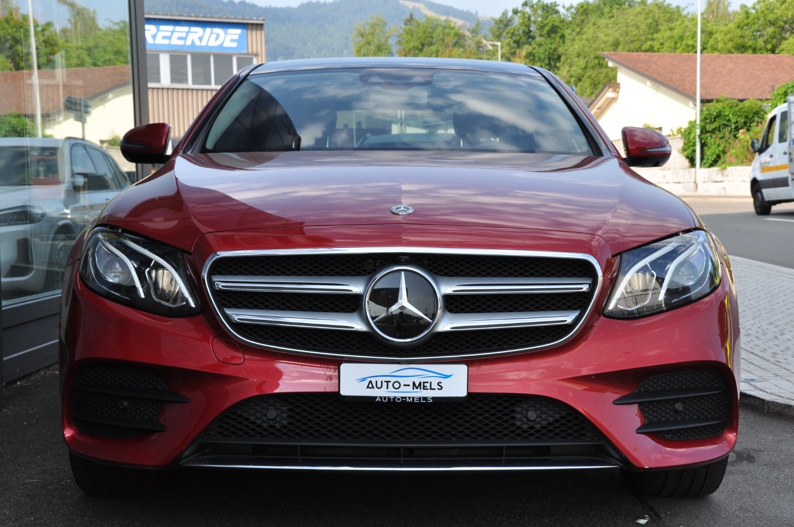 MERCEDES-BENZ E 200 AMG Line 4Matic 9G-Tronic-image-3