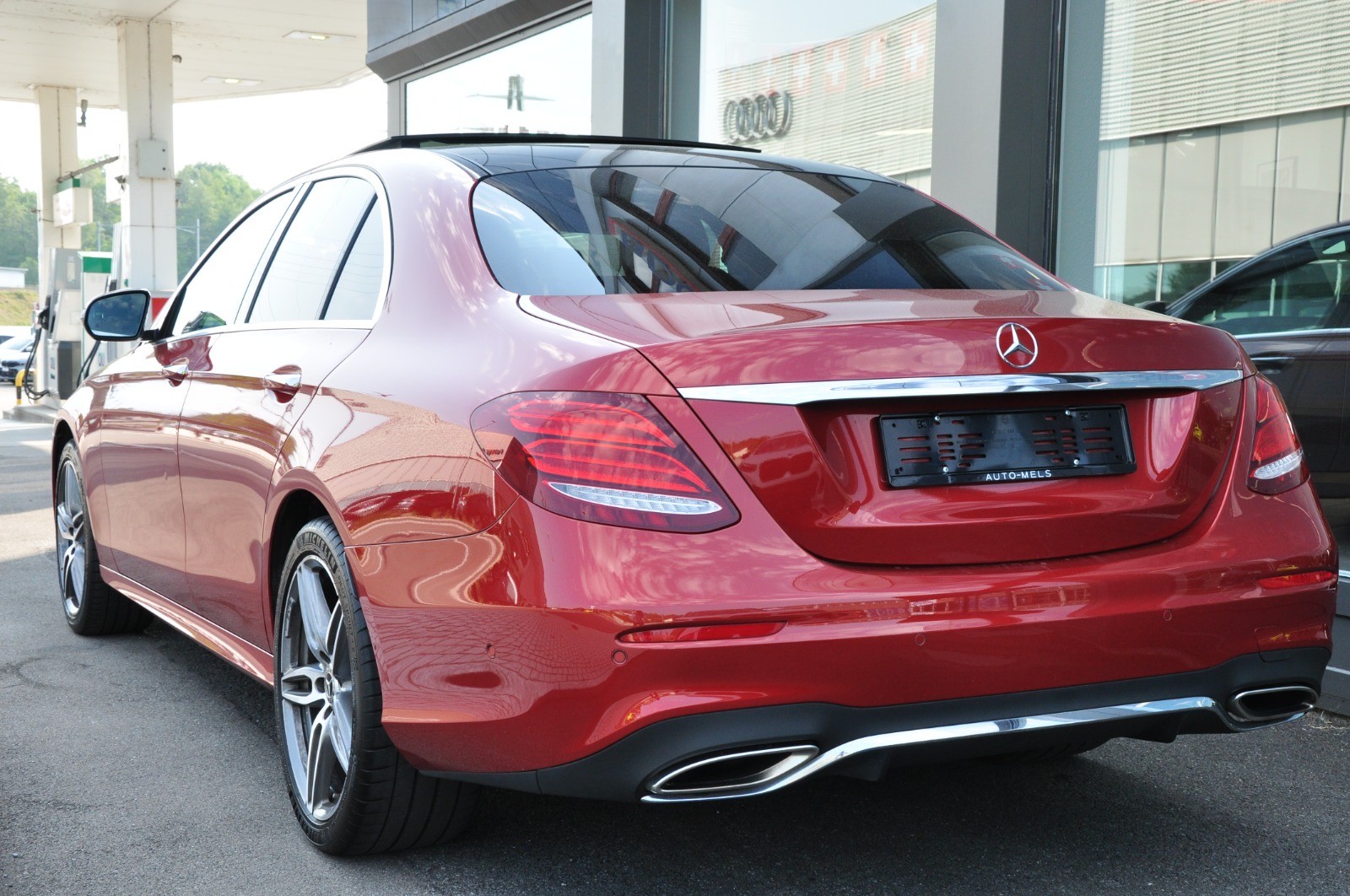 MERCEDES-BENZ E 200 AMG Line 4Matic 9G-Tronic-image-6