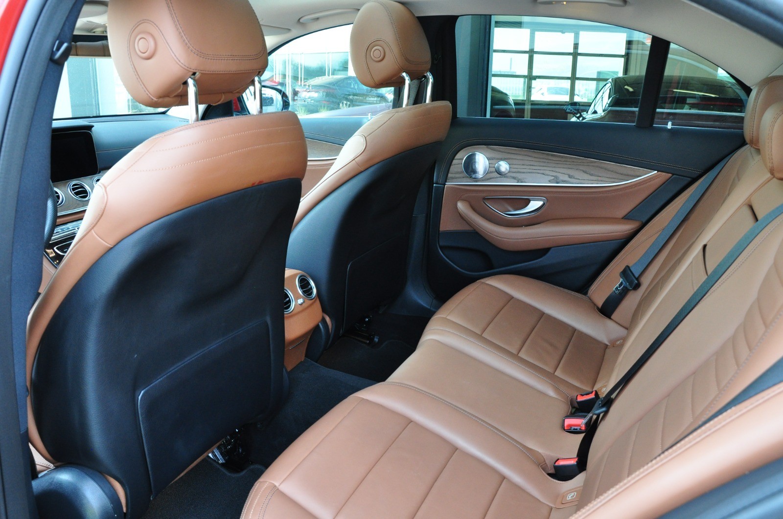 MERCEDES-BENZ E 200 AMG Line 4Matic 9G-Tronic-image-9