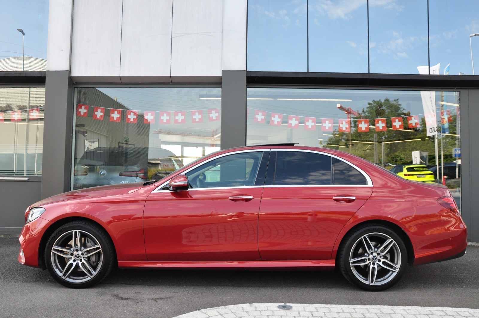 MERCEDES-BENZ E 200 AMG Line 4Matic 9G-Tronic-image-4