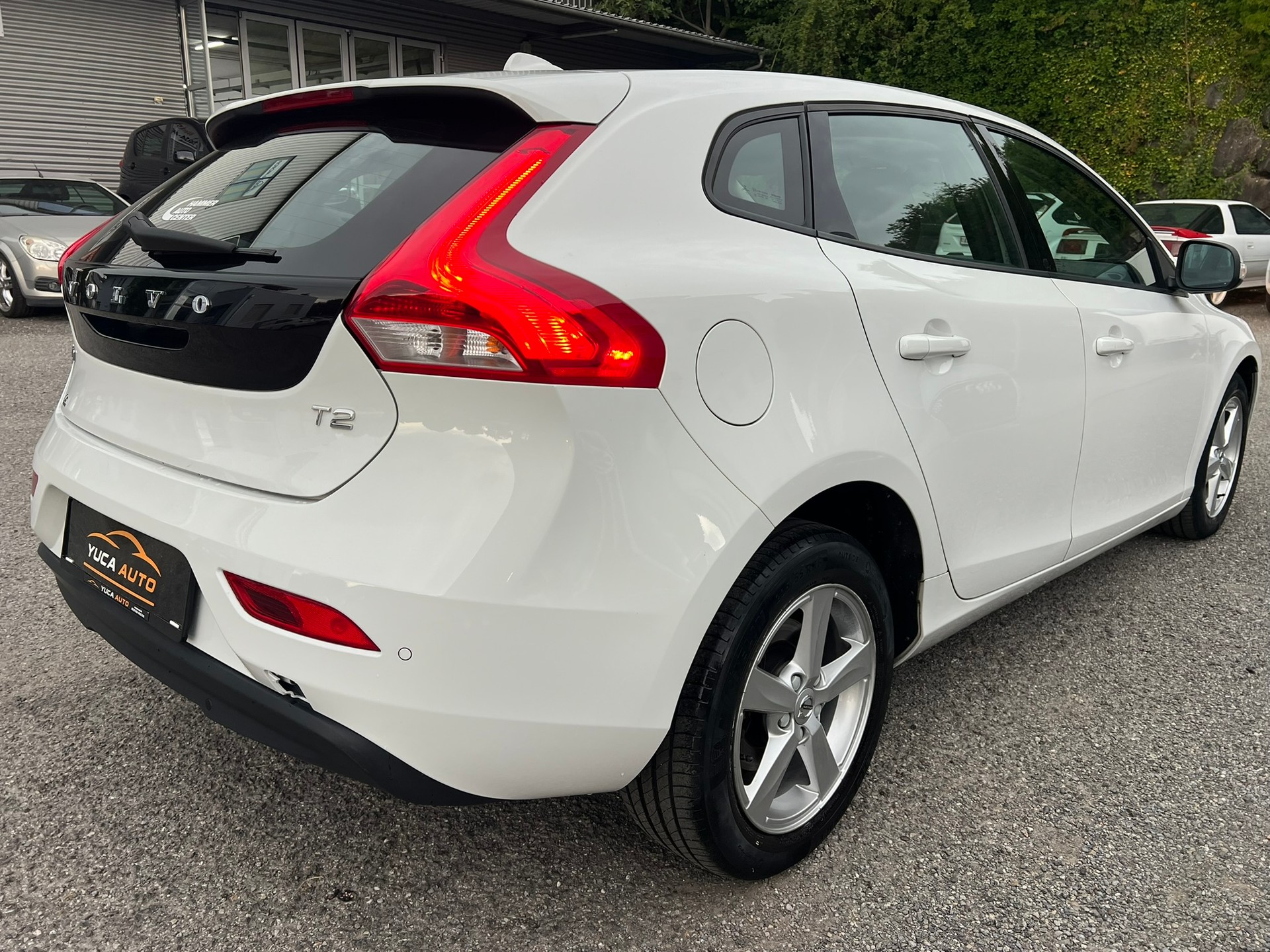 VOLVO V40 T2 Momentum Geartronic-image-5