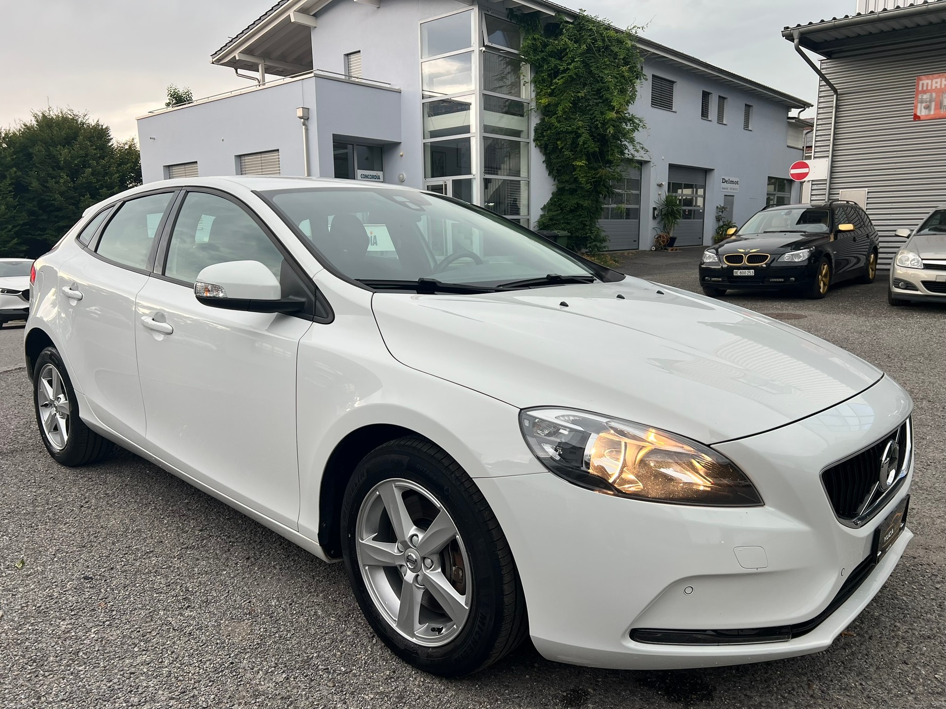 VOLVO V40 T2 Momentum Geartronic-image-7
