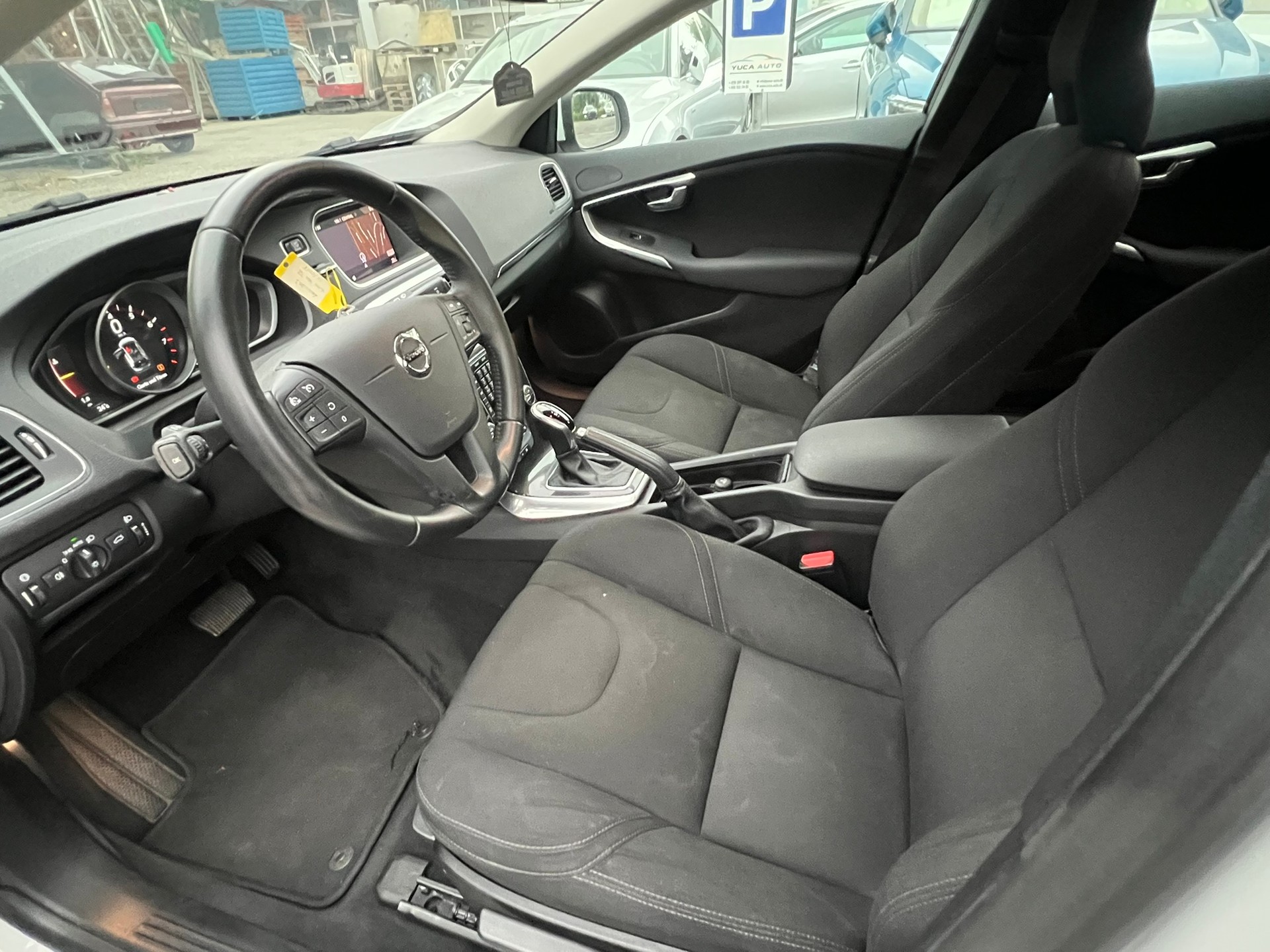 VOLVO V40 T2 Momentum Geartronic-image-13