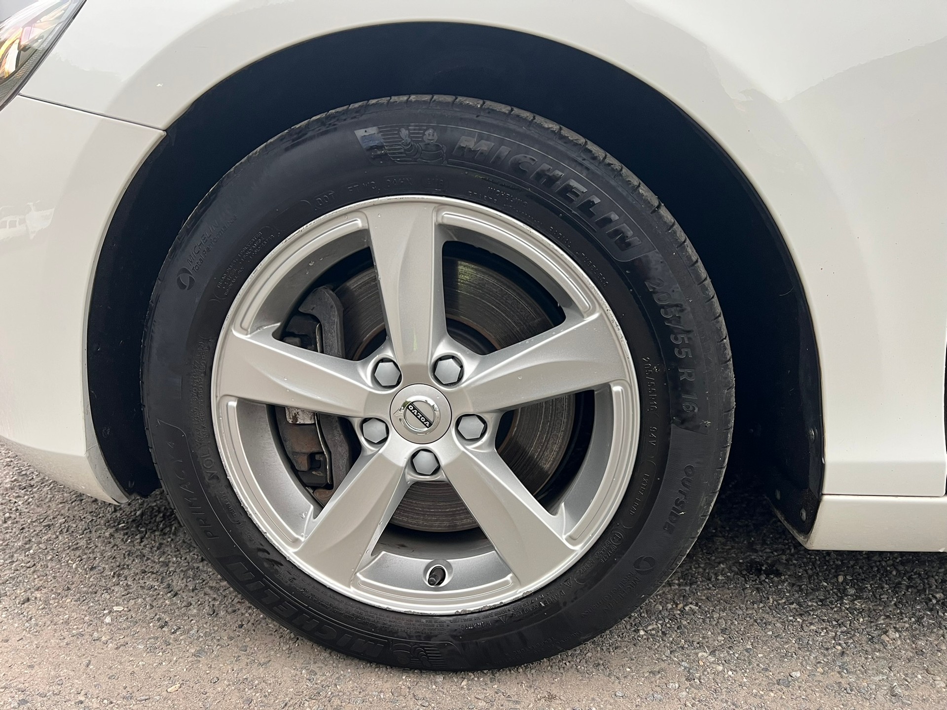 VOLVO V40 T2 Momentum Geartronic-image-9