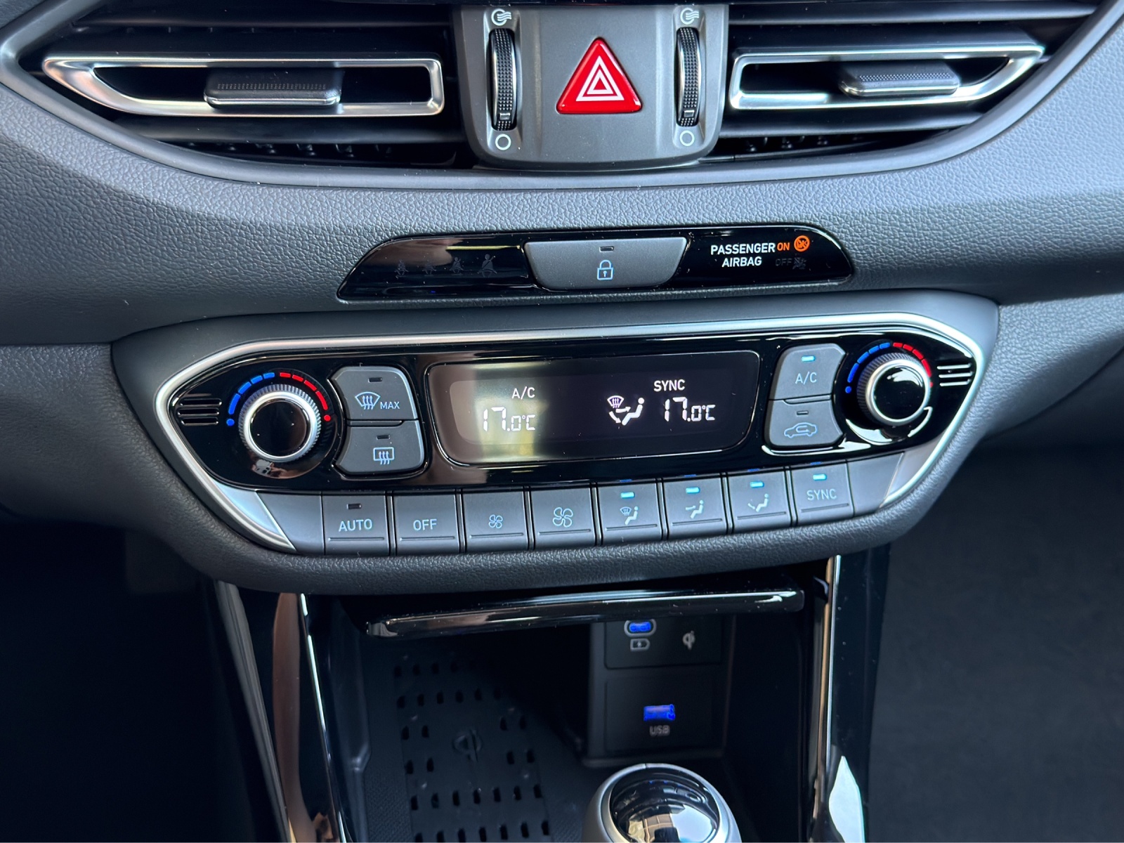 HYUNDAI i30 Wagon 1.6 T-GDi Amplia-image-10