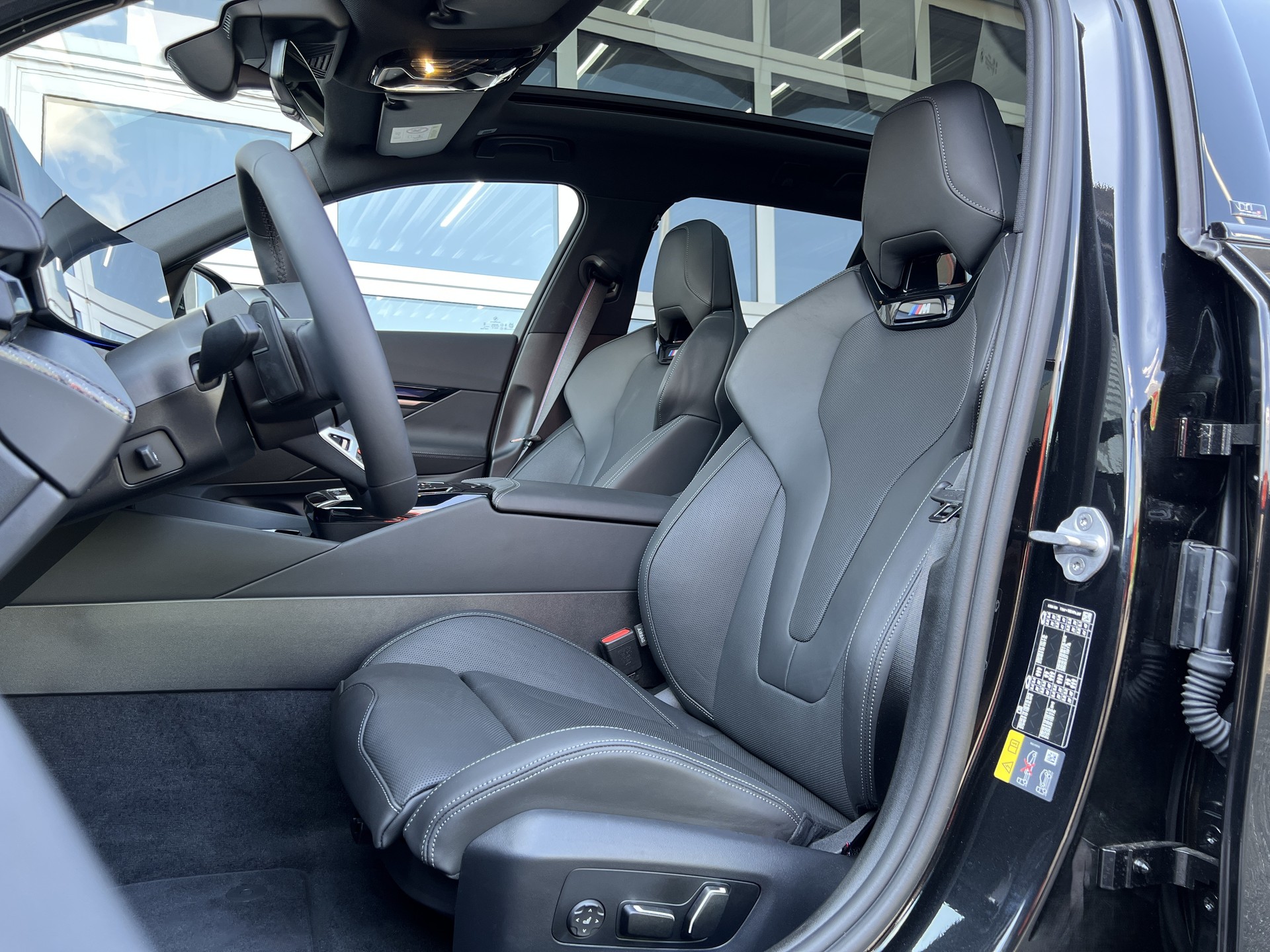 BMW 550e xDrive Touring M Sport Pro Steptronic-image-4
