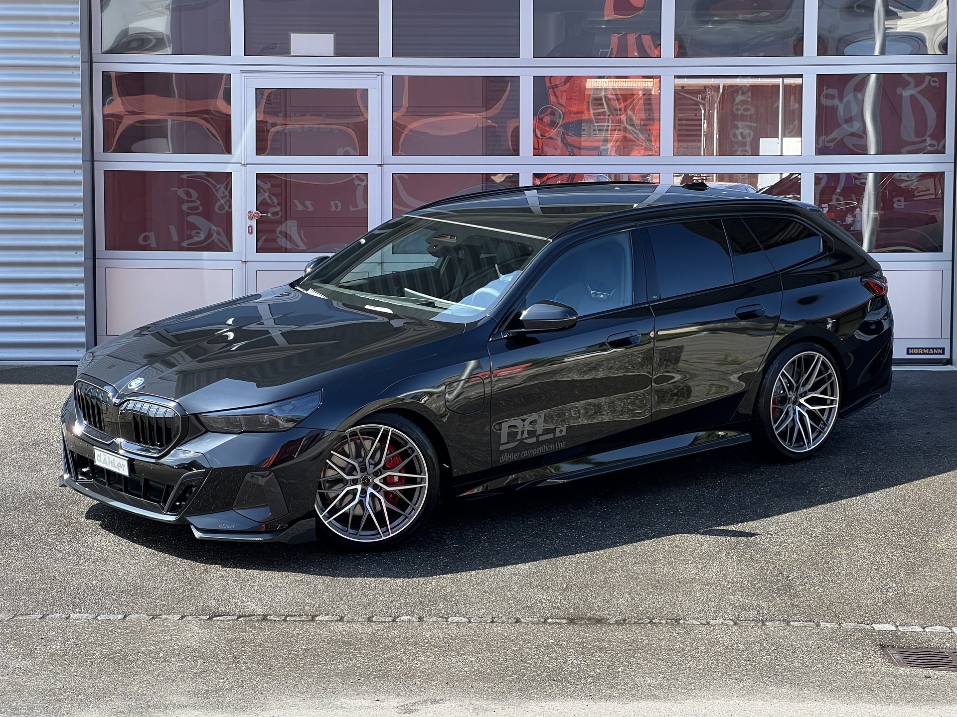 BMW 550e xDrive Touring M Sport Pro Steptronic-image-0