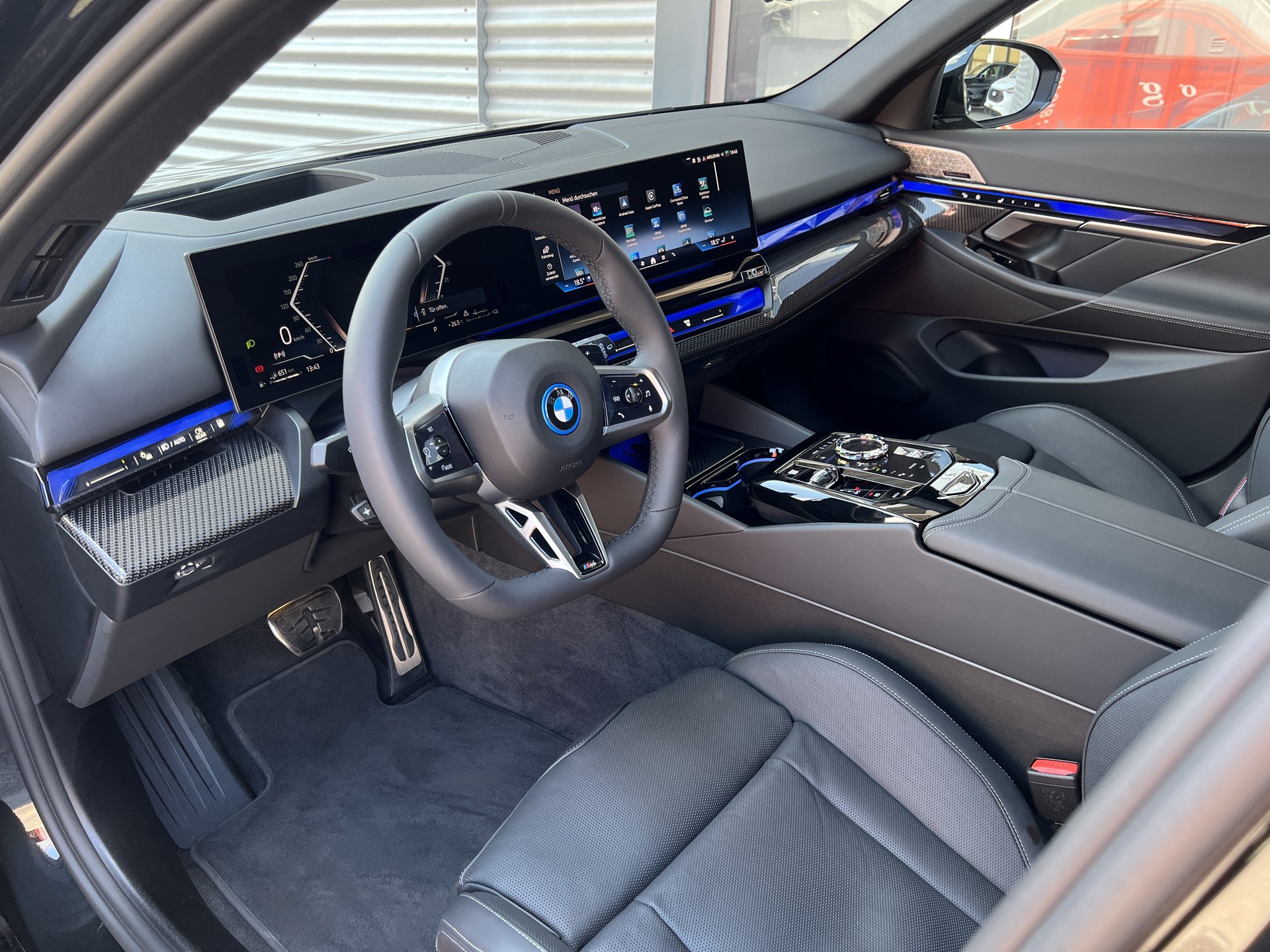BMW 550e xDrive Touring M Sport Pro Steptronic-image-3