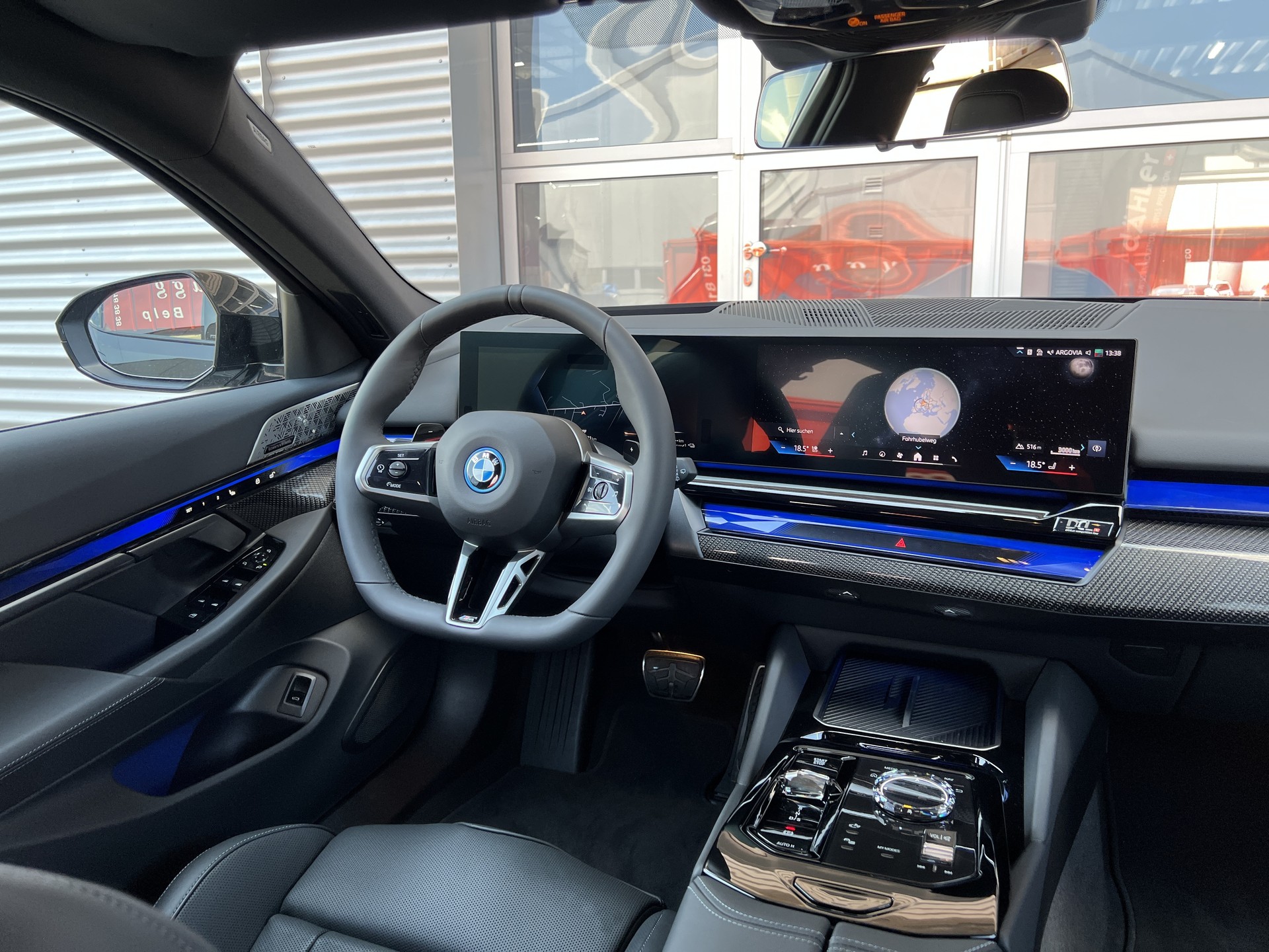BMW 550e xDrive Touring M Sport Pro Steptronic-image-2