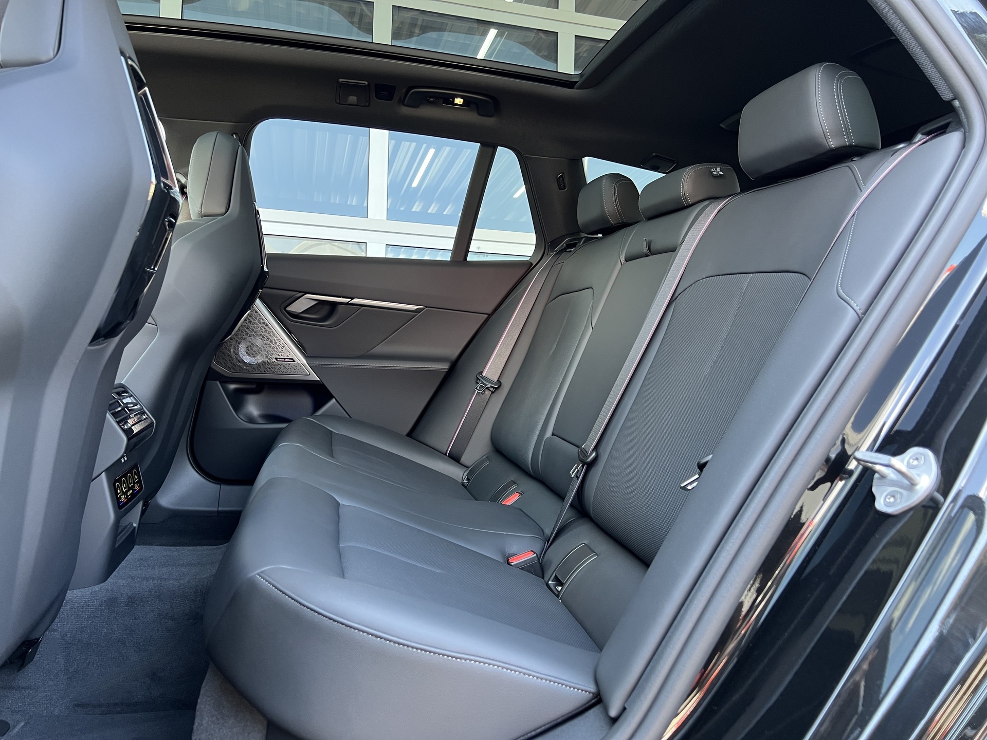 BMW 550e xDrive Touring M Sport Pro Steptronic-image-5