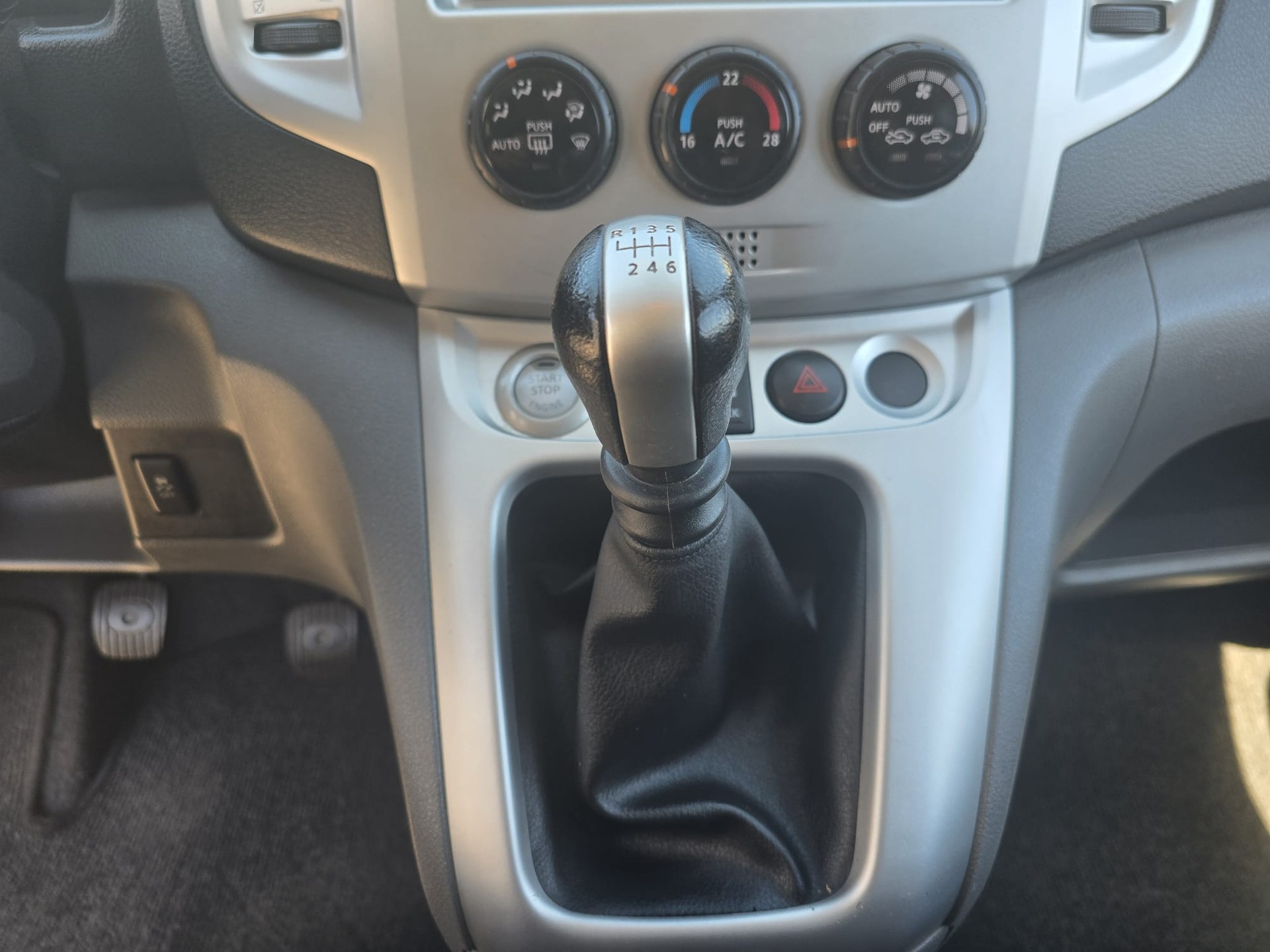 NISSAN NV200 1.5 dCi 110 Evalia Tekna-image-13