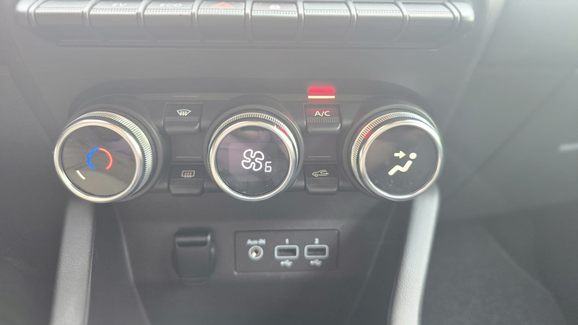 RENAULT Clio 1.6 E-Tech Hybrid Intens premium , navi, PDC; ACC, 8 pneus-image-1