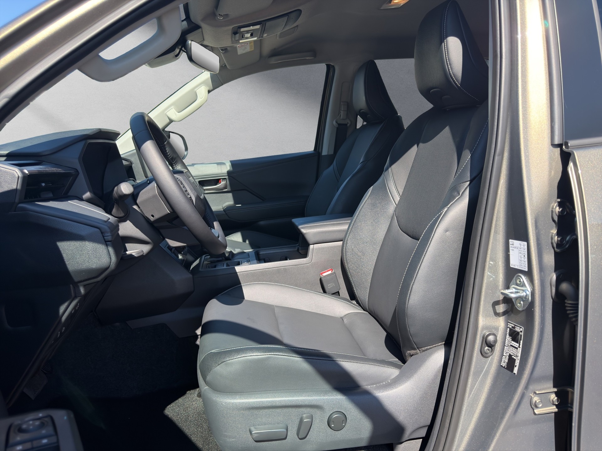 TOYOTA Hilux Double Cab.-Pick-up 2.8 D-4D MHEV 204 Invincible-image-8