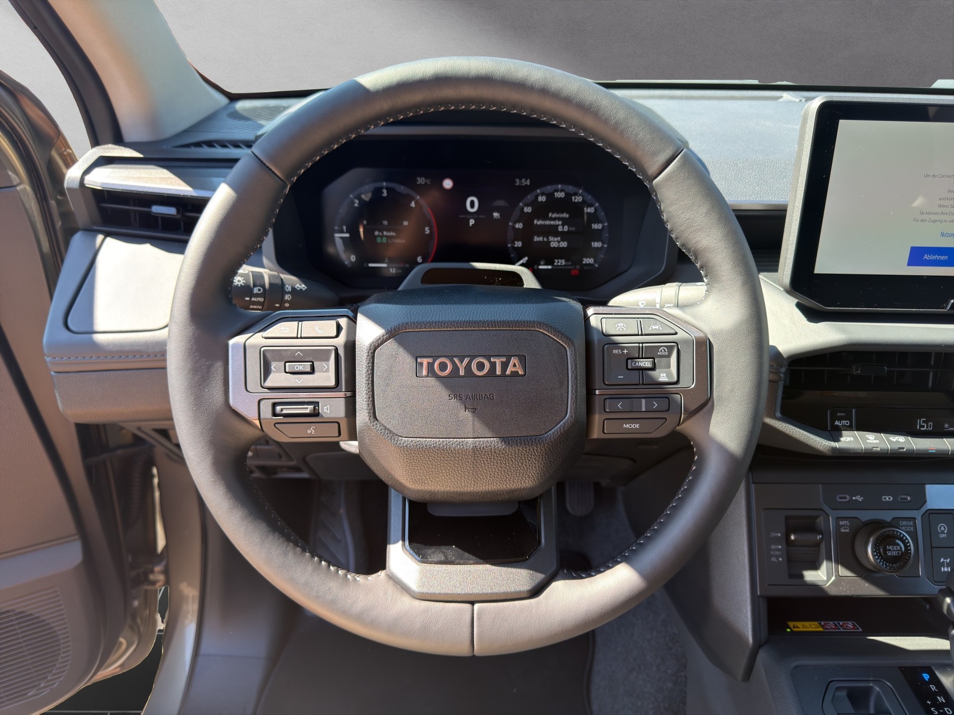 TOYOTA Hilux Double Cab.-Pick-up 2.8 D-4D MHEV 204 Invincible-image-4