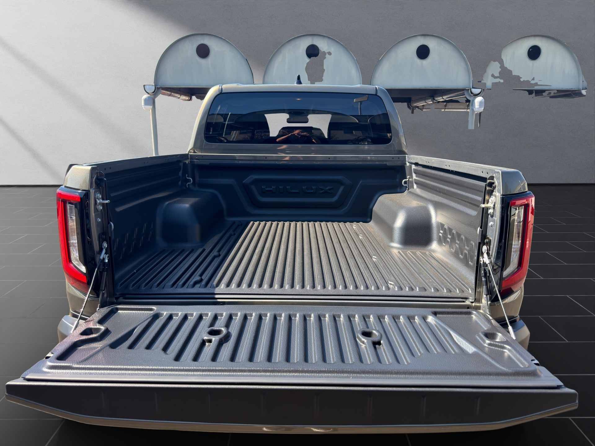 TOYOTA Hilux Double Cab.-Pick-up 2.8 D-4D MHEV 204 Invincible-image-10
