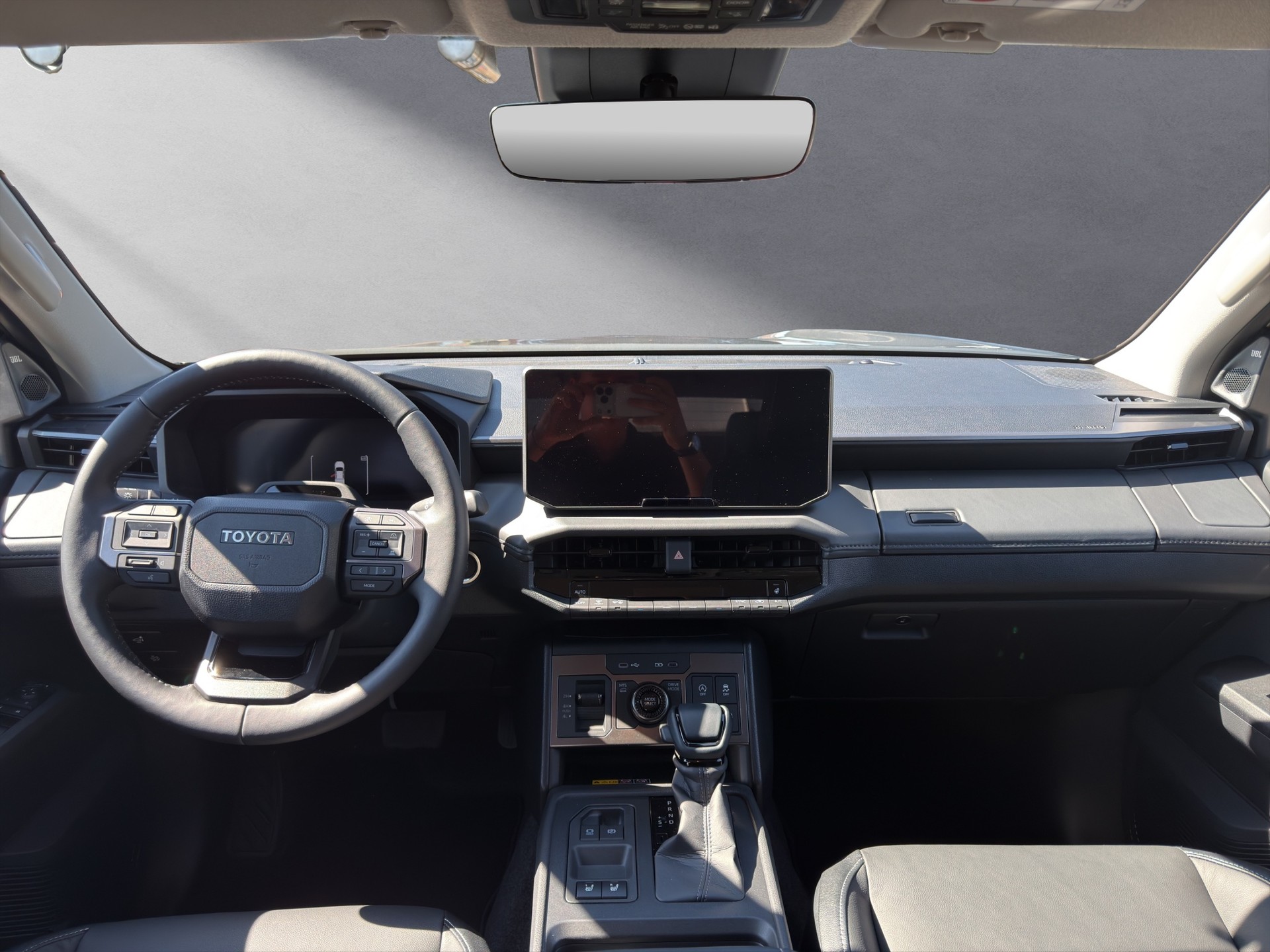 TOYOTA Hilux Double Cab.-Pick-up 2.8 D-4D MHEV 204 Invincible-showroom-element-3