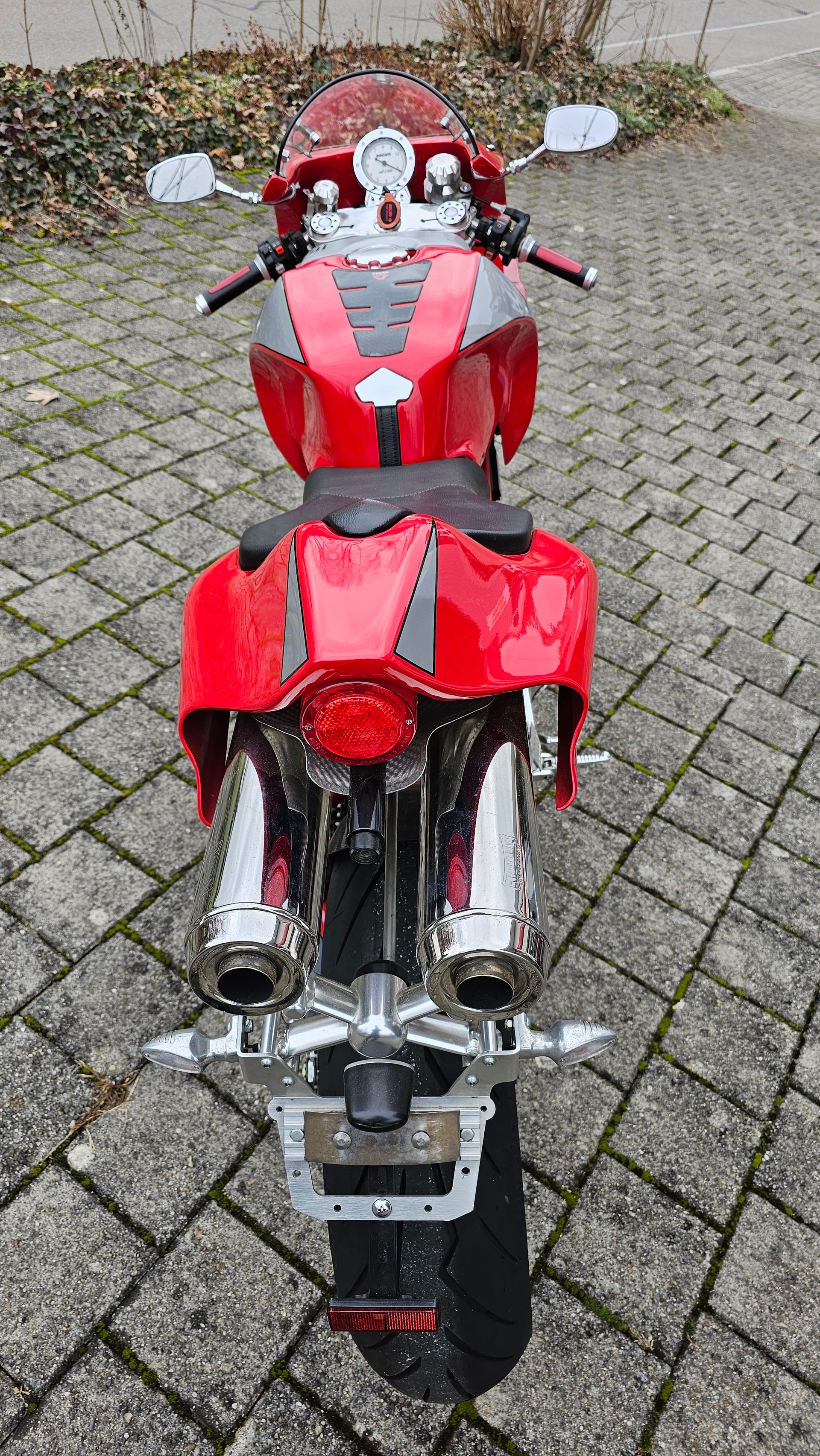 DUCATI MHR-showroom-element-3