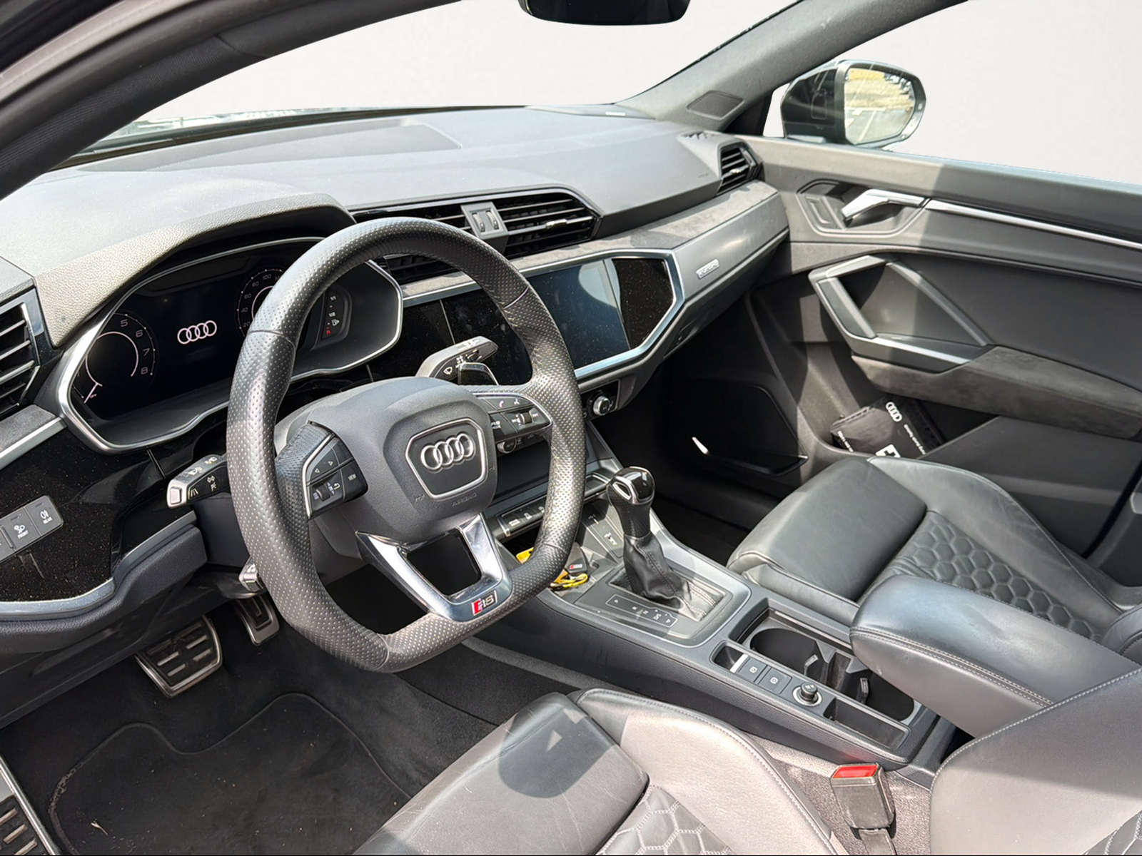 AUDI RS Q3 Sportback quattro S tronic-image-2