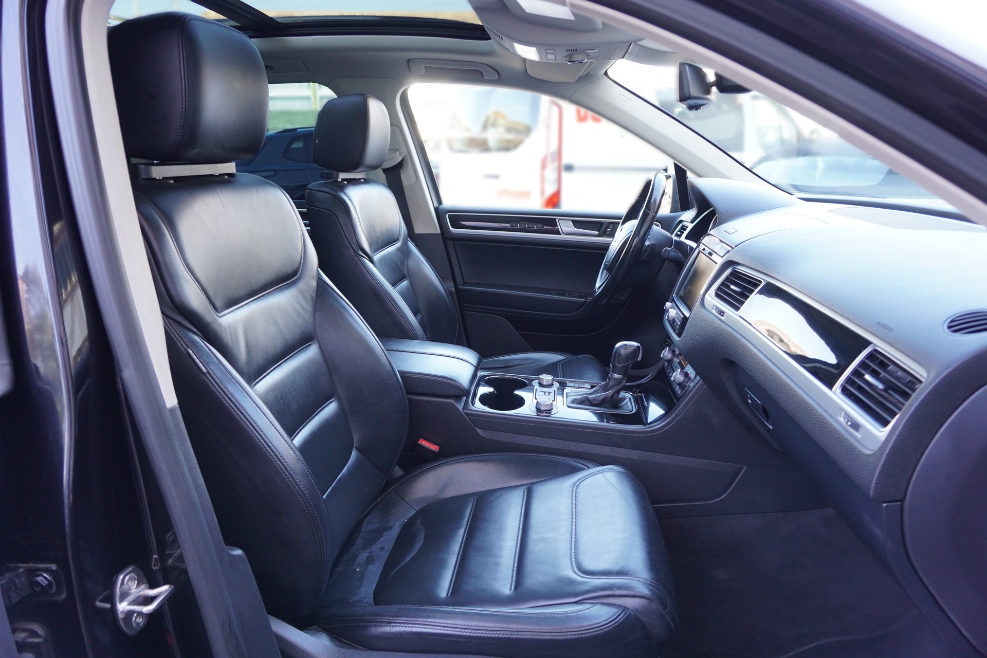 VW Touareg 4.2 TDI Tiptronic-image-13