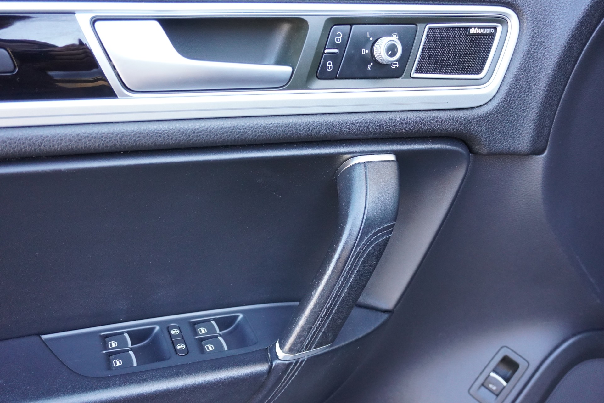 VW Touareg 4.2 TDI Tiptronic-image-8