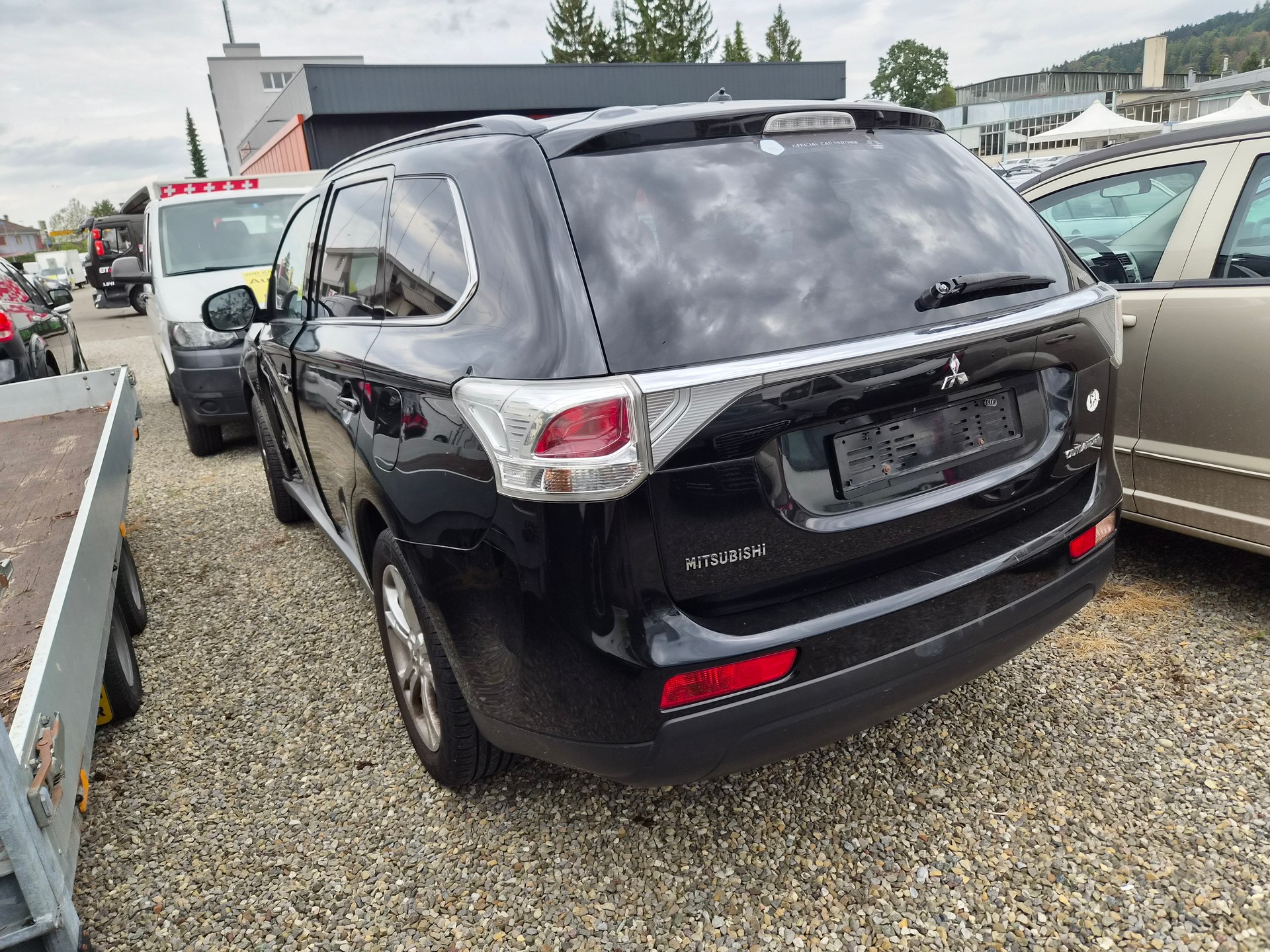MITSUBISHI Outlander 2.2 DID Intense 4WD Automatic-image-4
