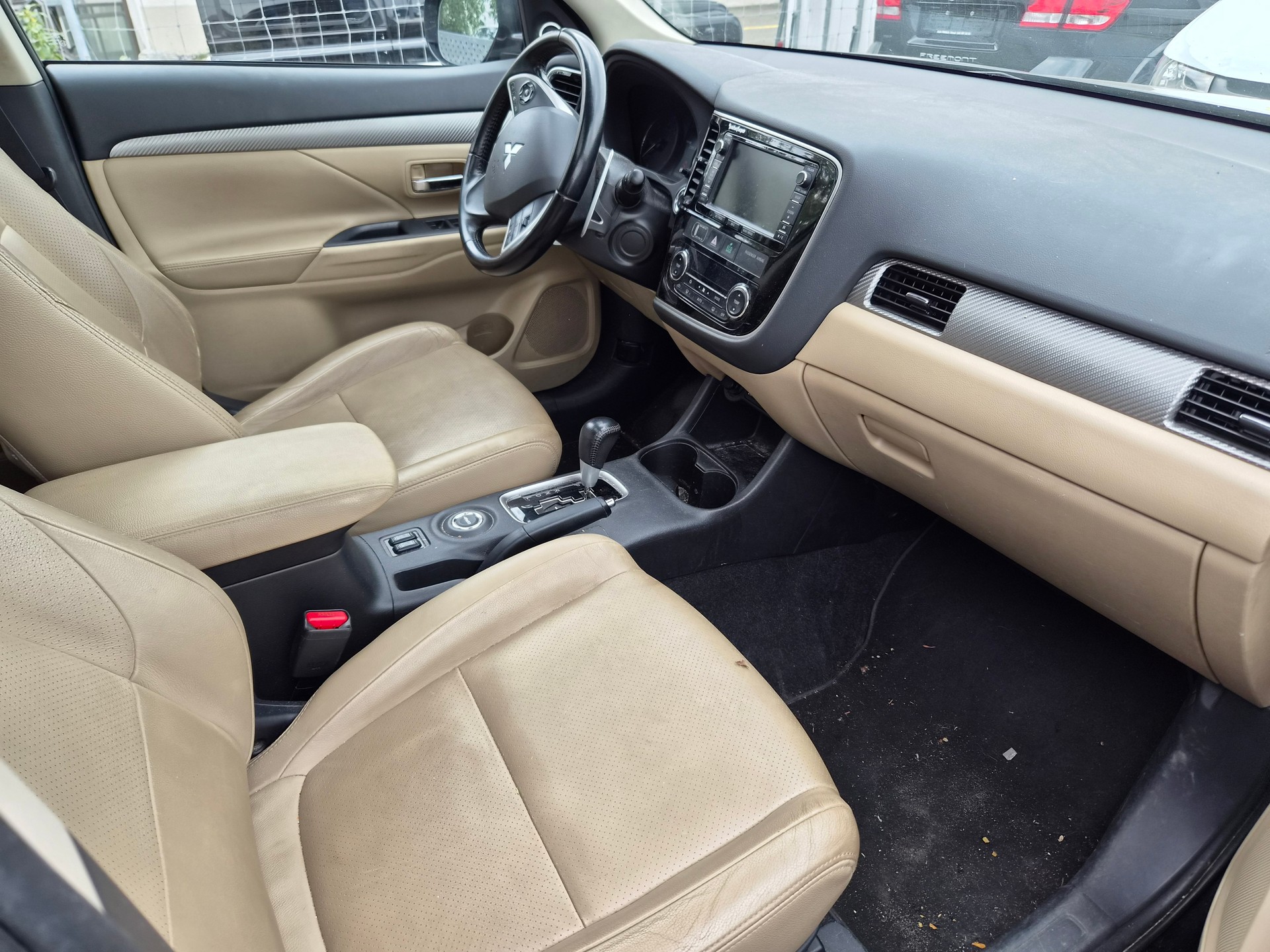 MITSUBISHI Outlander 2.2 DID Intense 4WD Automatic-image-7