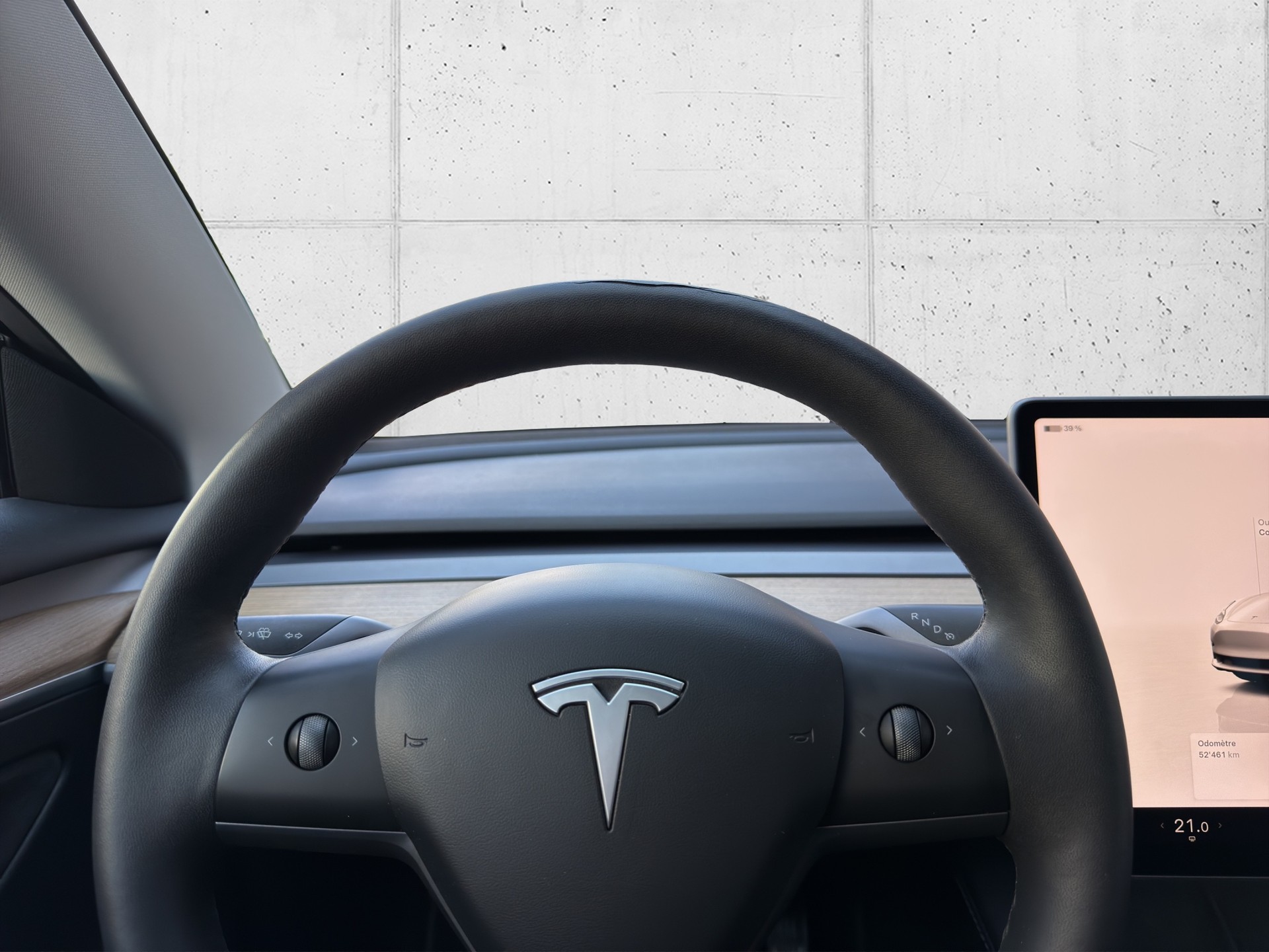 TESLA Model 3-image-15