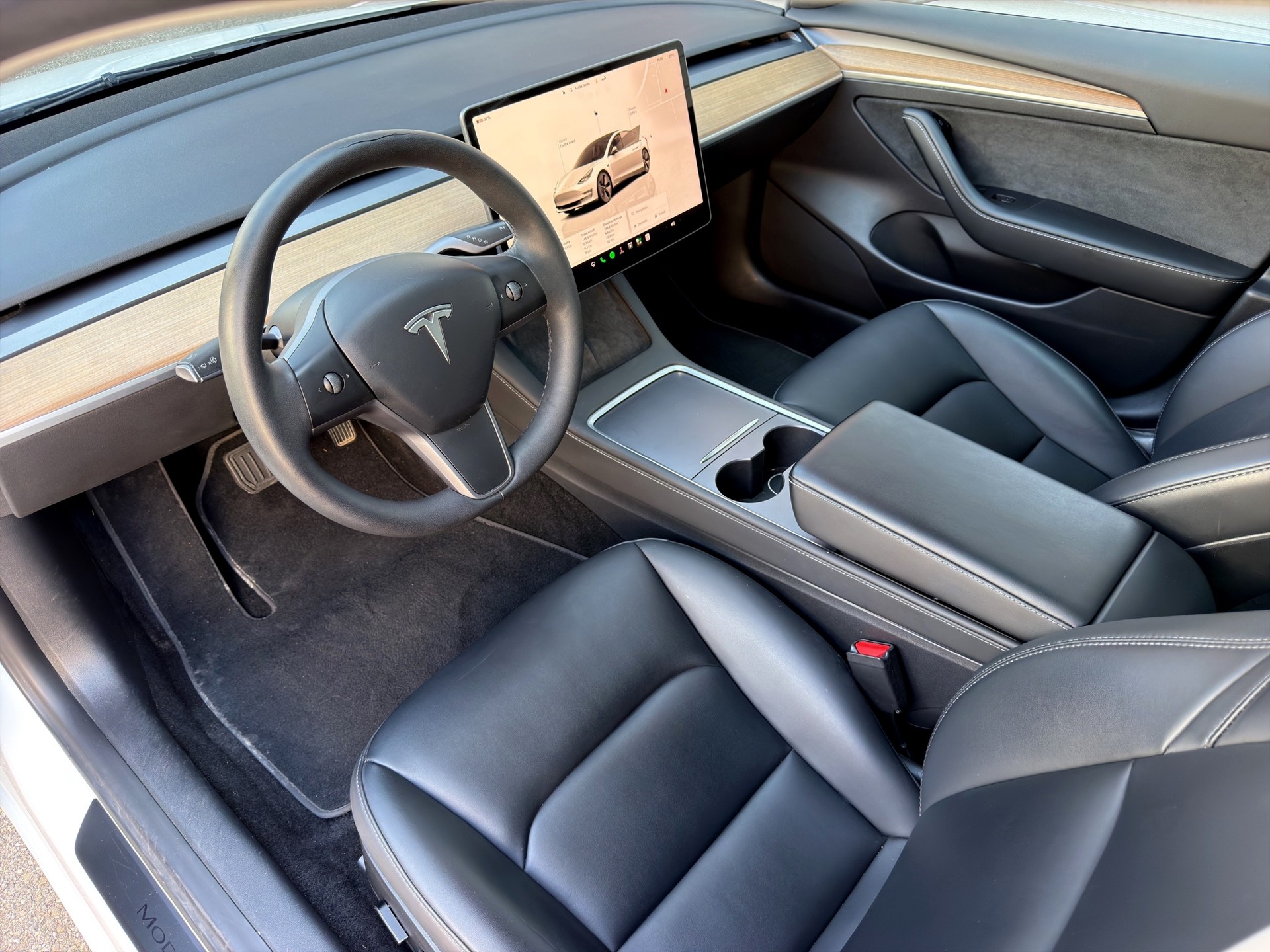 TESLA Model 3-image-11