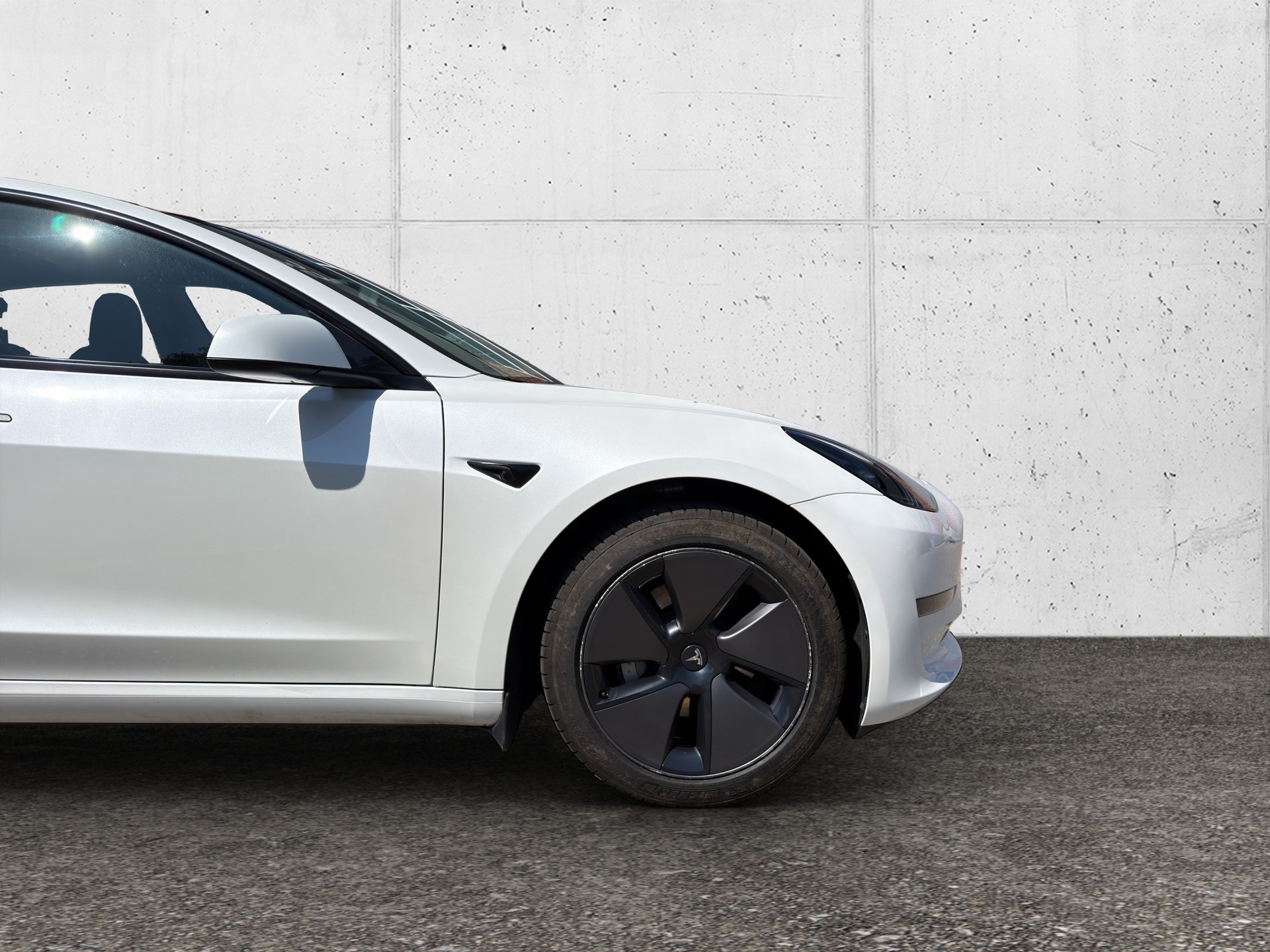TESLA Model 3-image-9